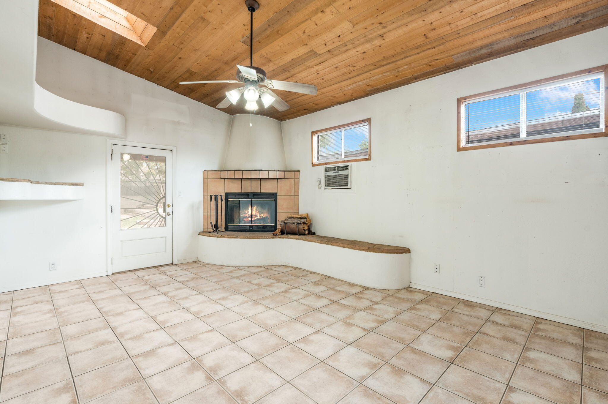 Photo 20 — 8909 Shoshone Road NE