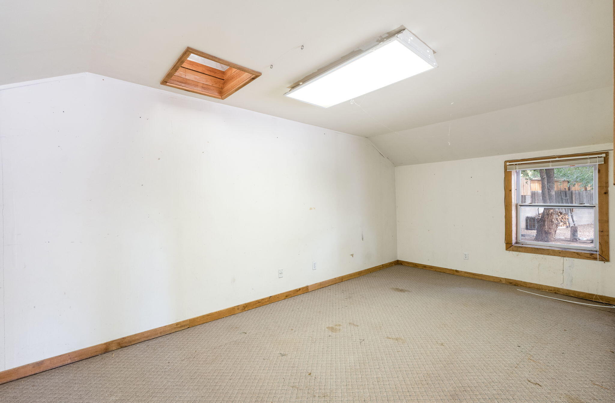 Photo 4 — 8909 Shoshone Road NE