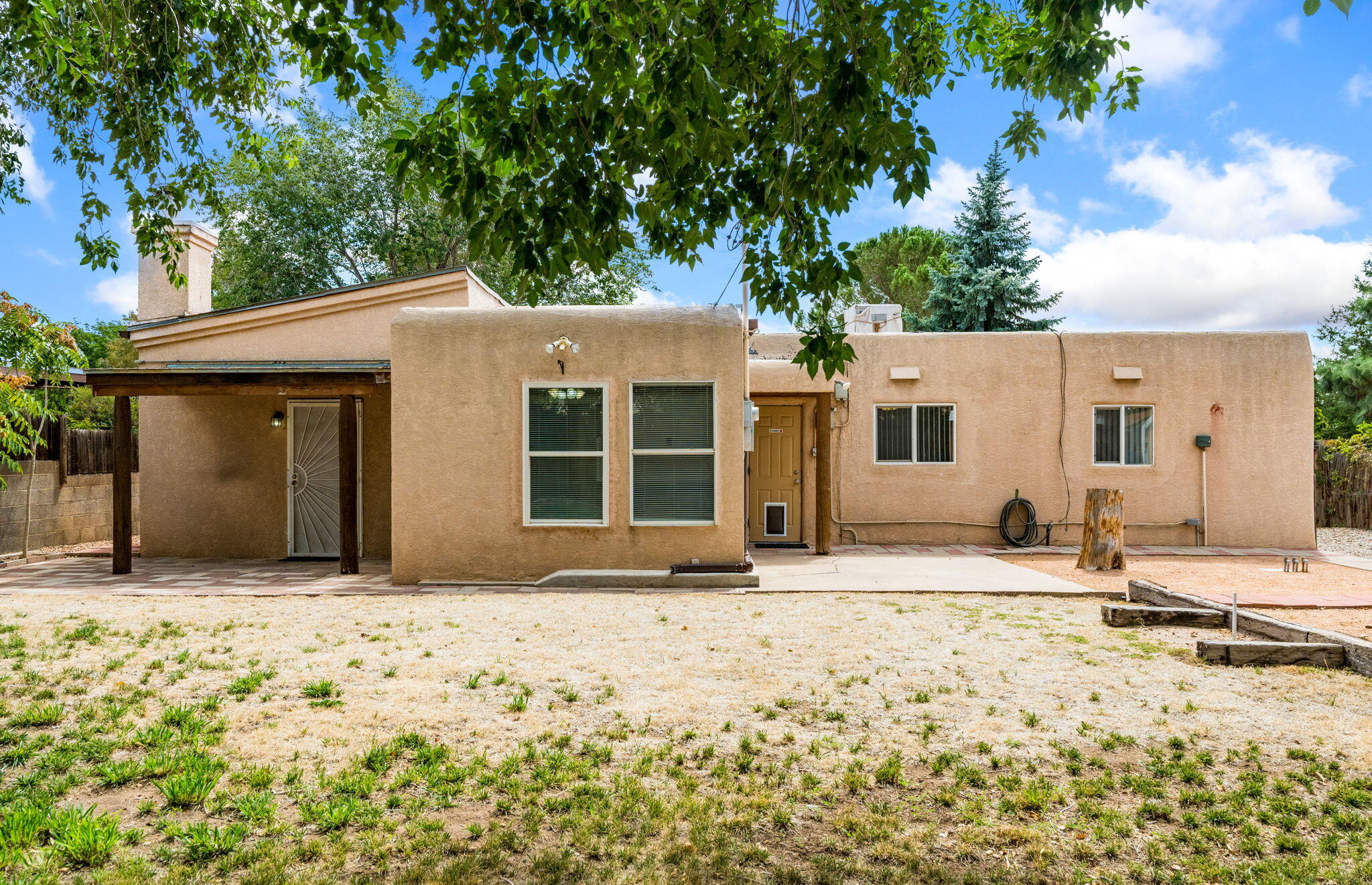 Photo 7 — 8909 Shoshone Road NE