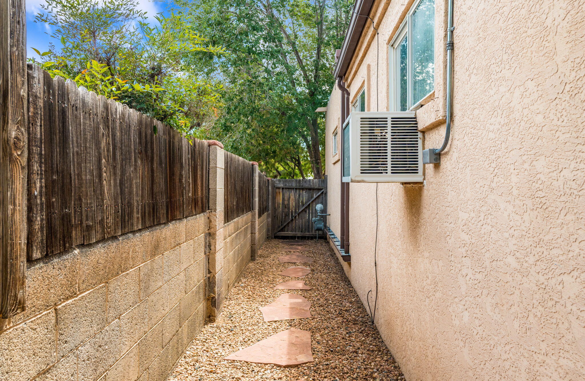 Photo 9 — 8909 Shoshone Road NE
