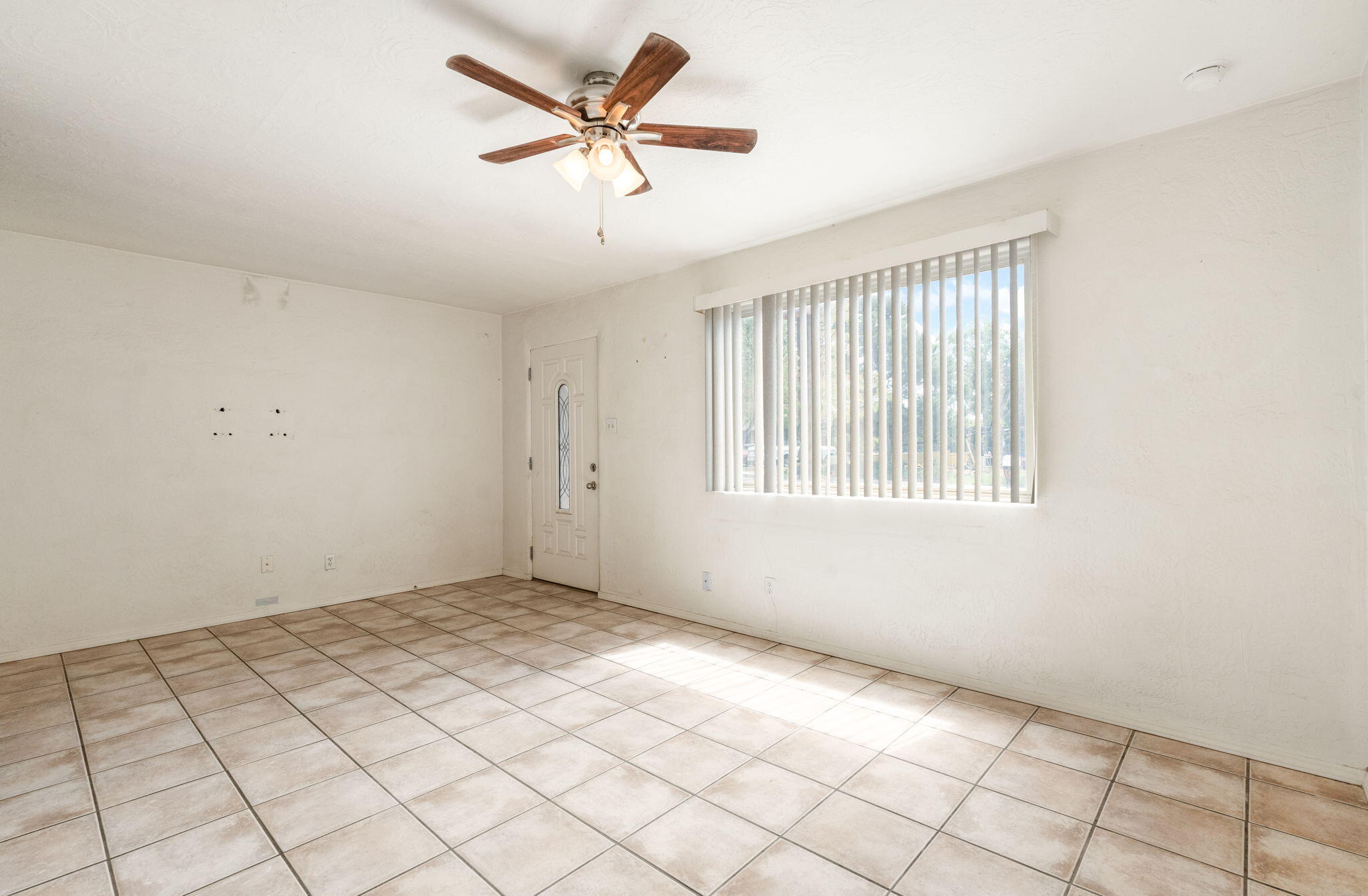 Photo 11 — 8909 Shoshone Road NE