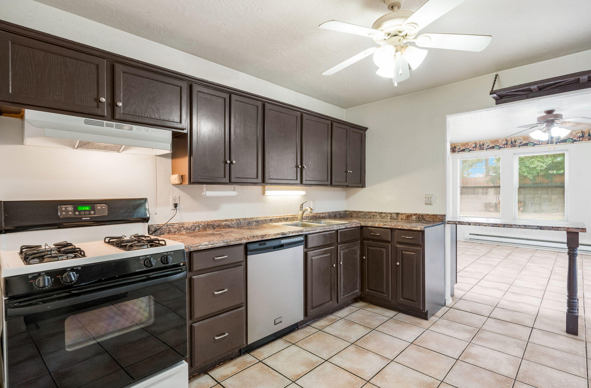 Photo 13 — 8909 Shoshone Road NE
