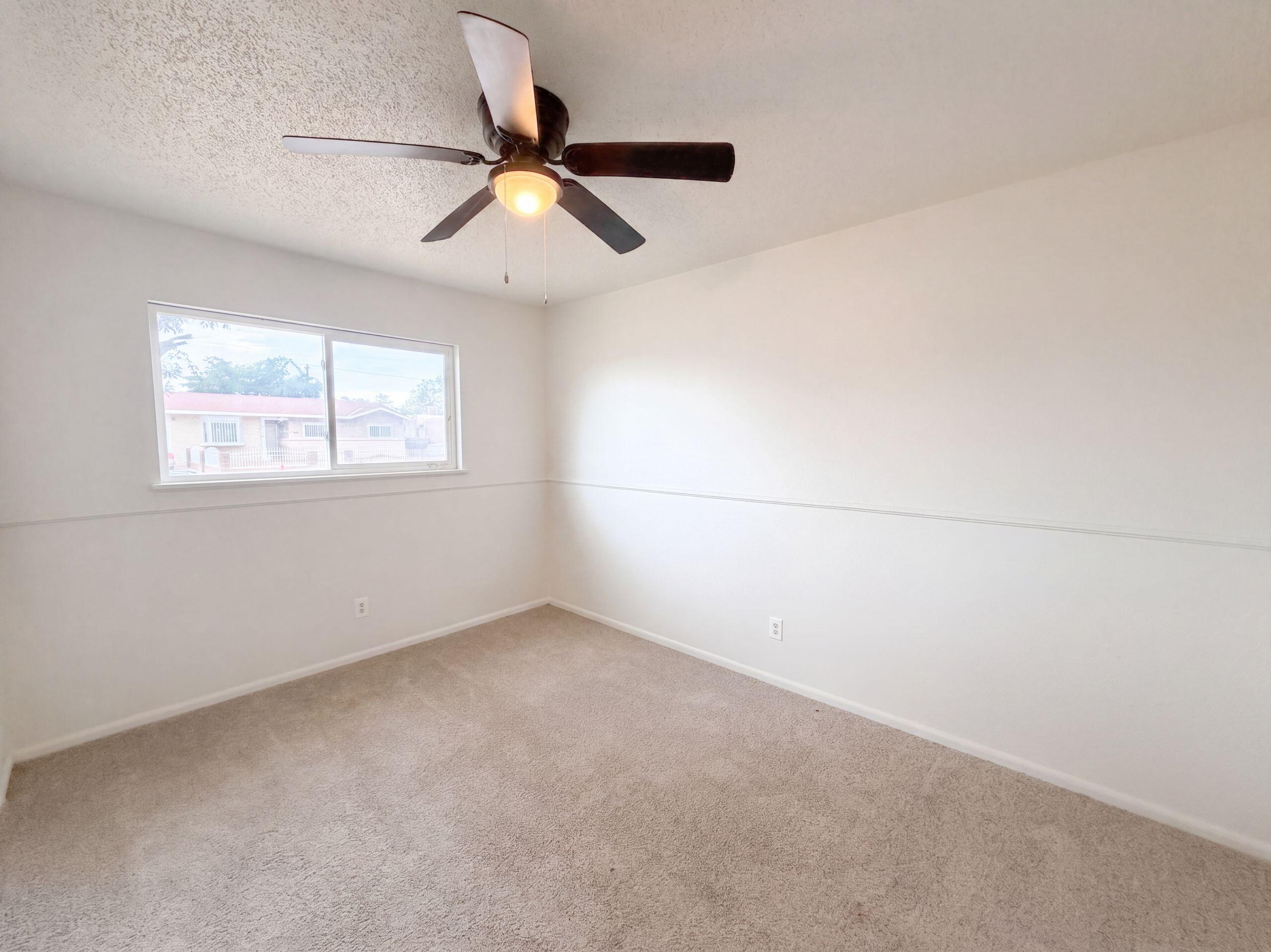 Photo 10 — 604 Maxine Street NE