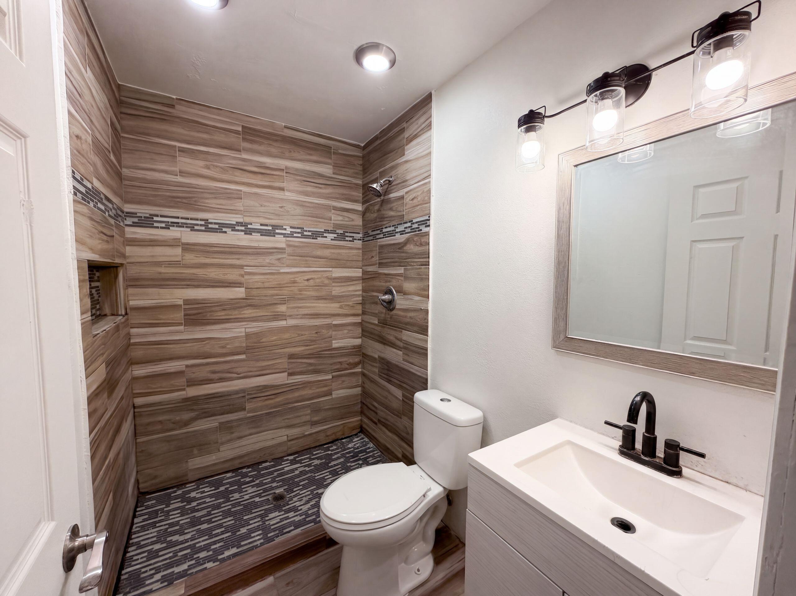 Photo 12 — 604 Maxine Street NE