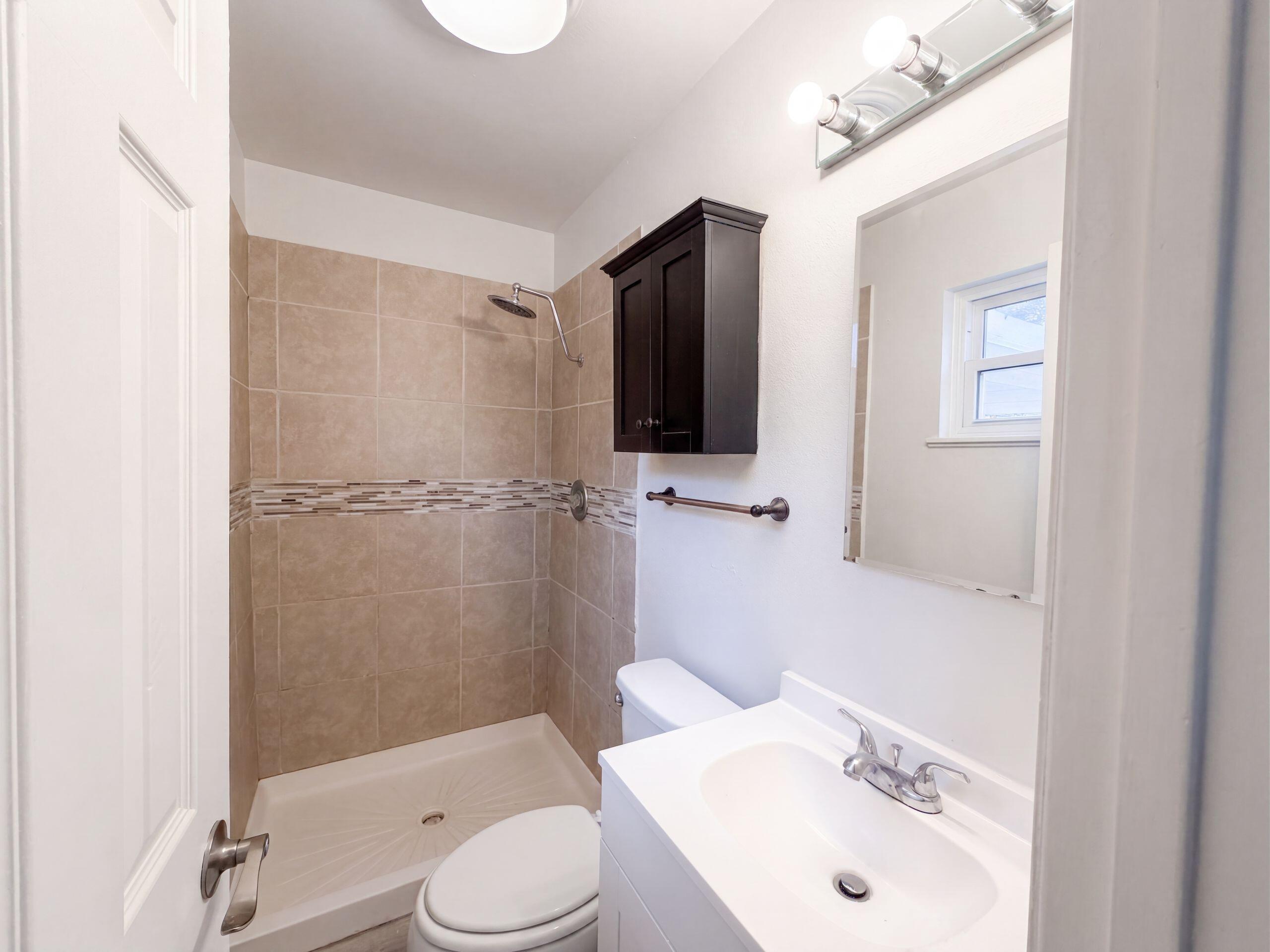 Photo 13 — 604 Maxine Street NE