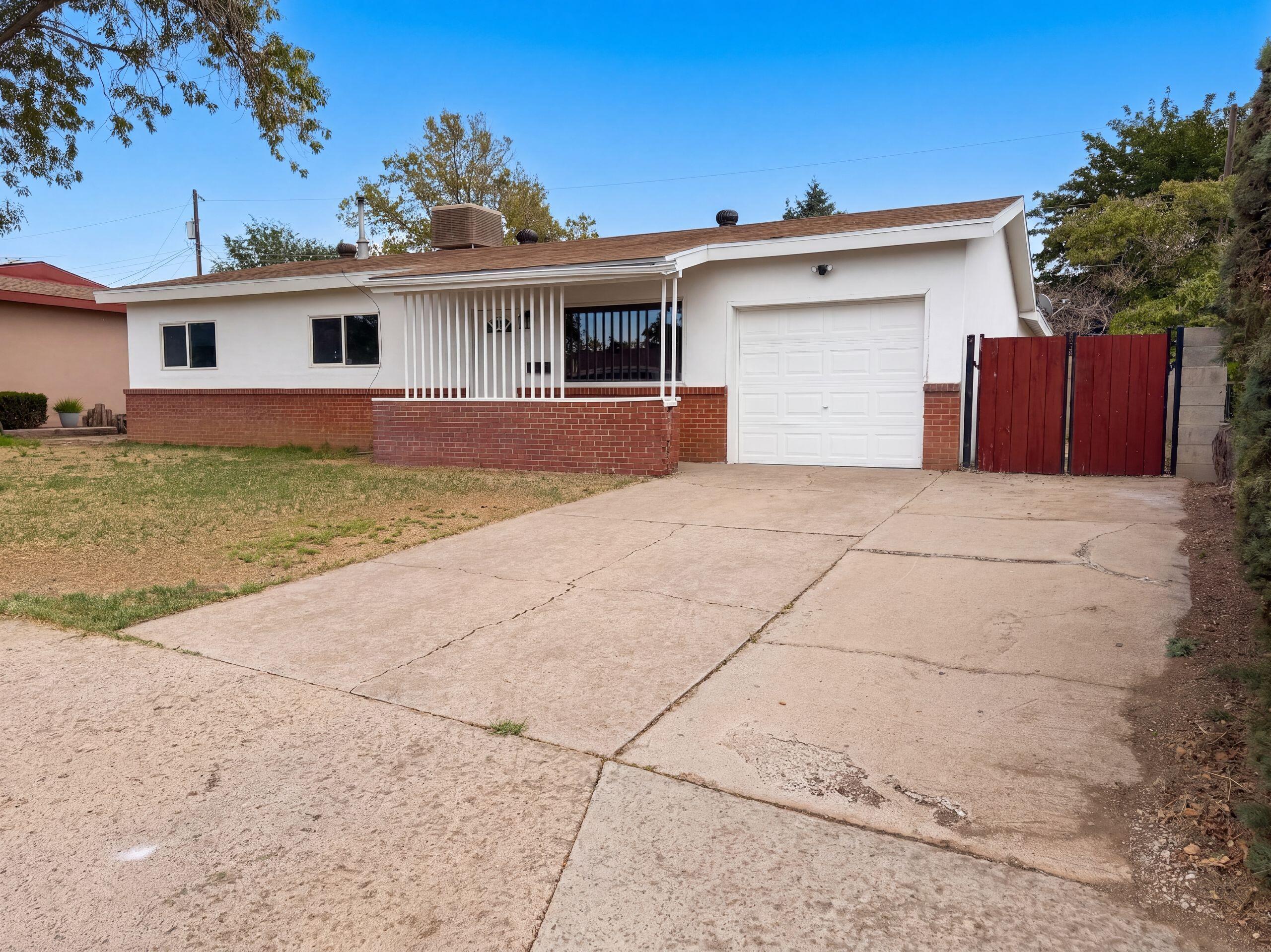 Photo 15 — 604 Maxine Street NE