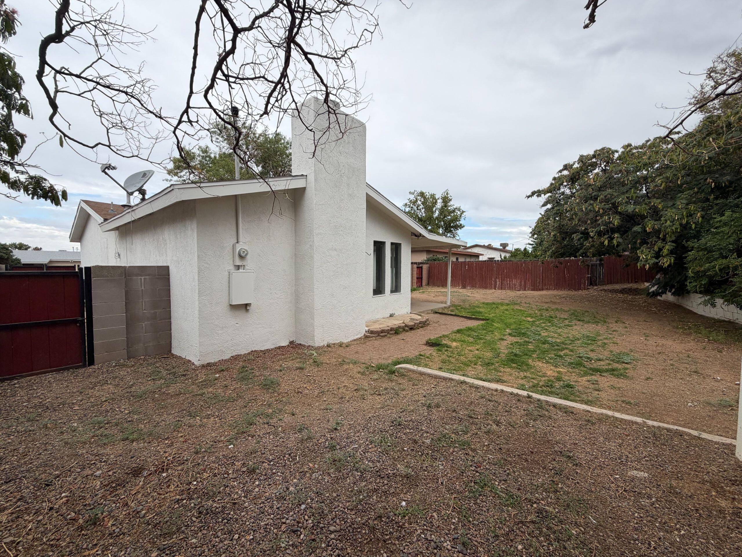 Photo 18 — 604 Maxine Street NE