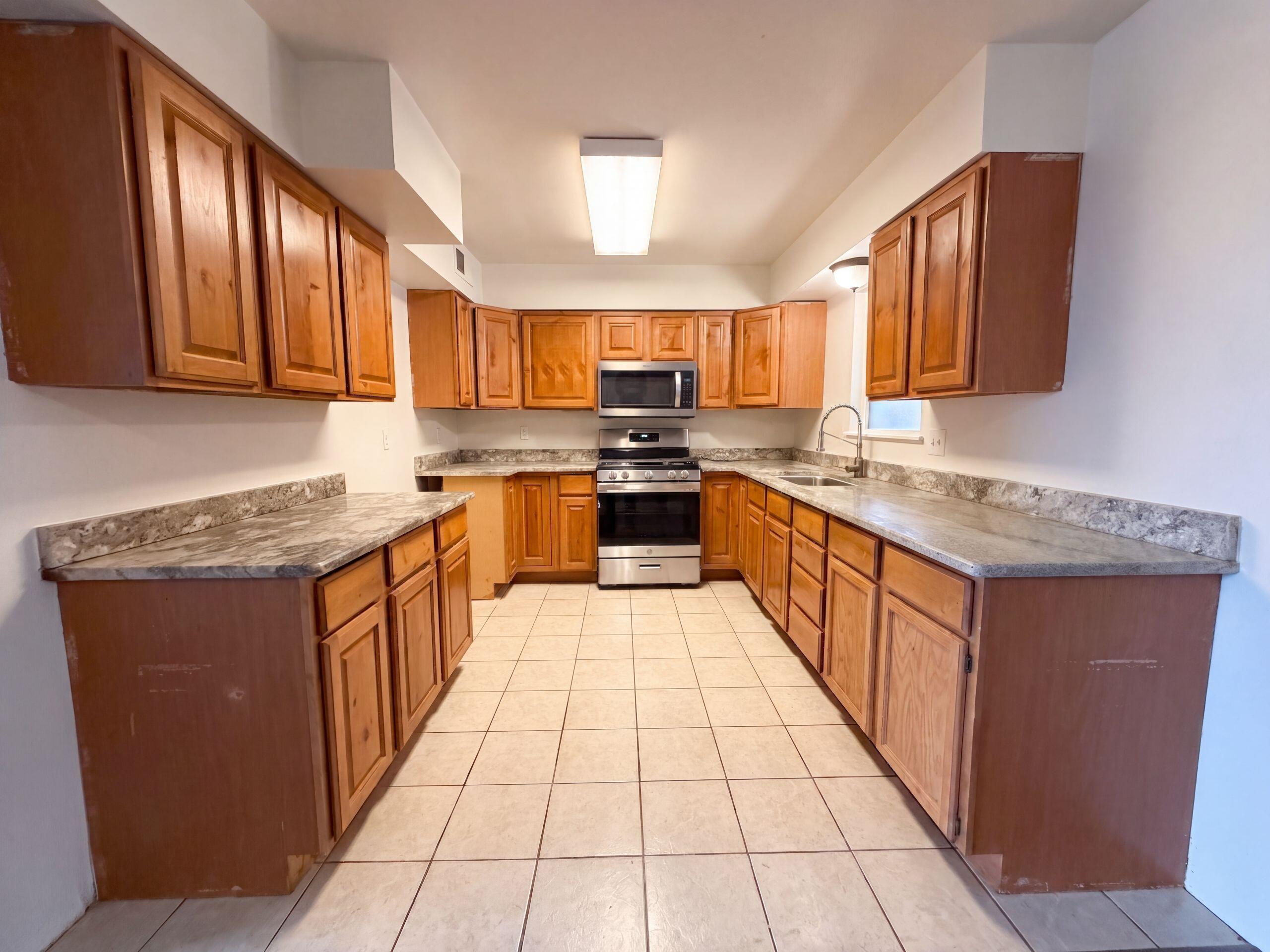 Photo 2 — 604 Maxine Street NE