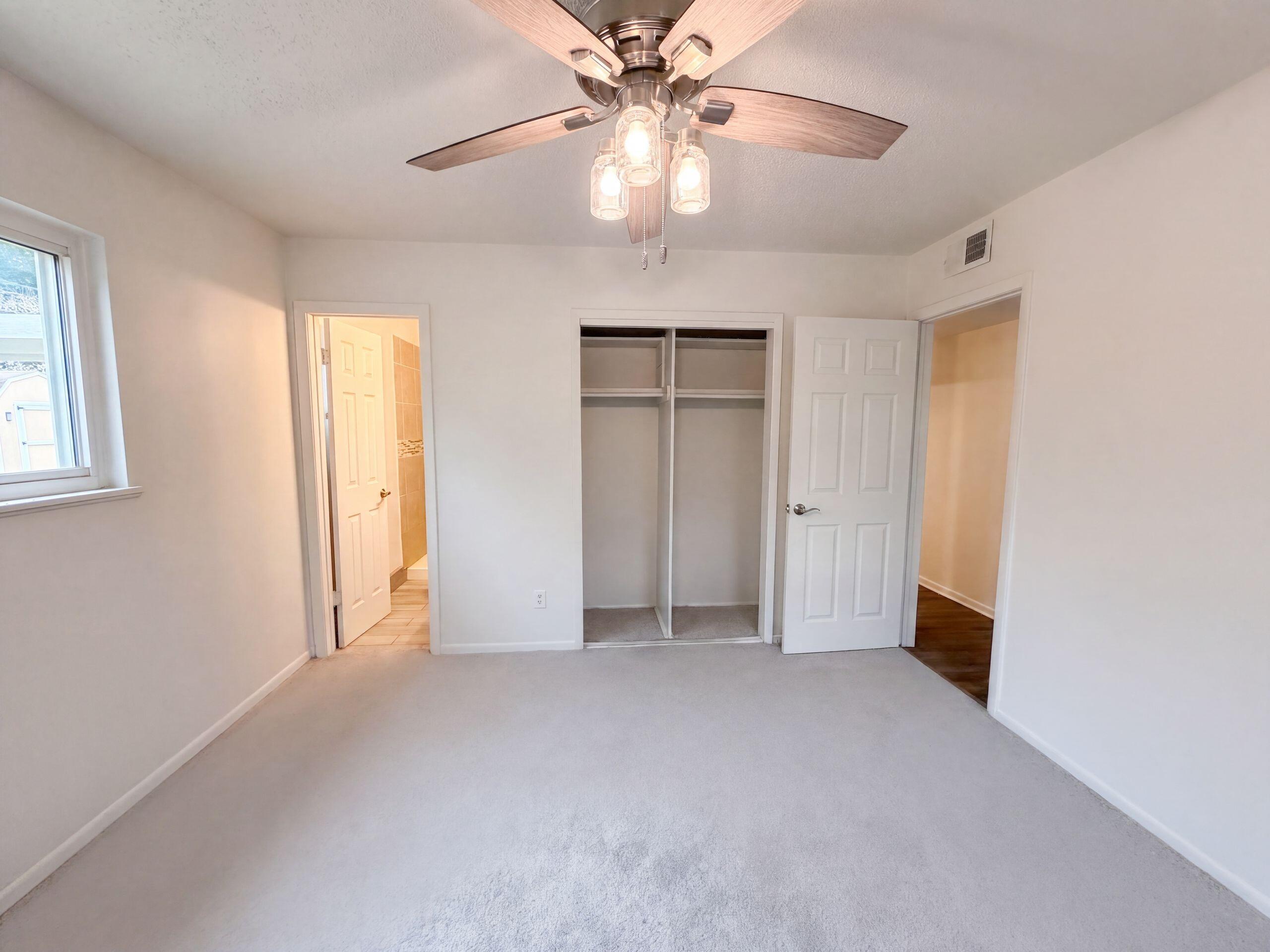 Photo 4 — 604 Maxine Street NE