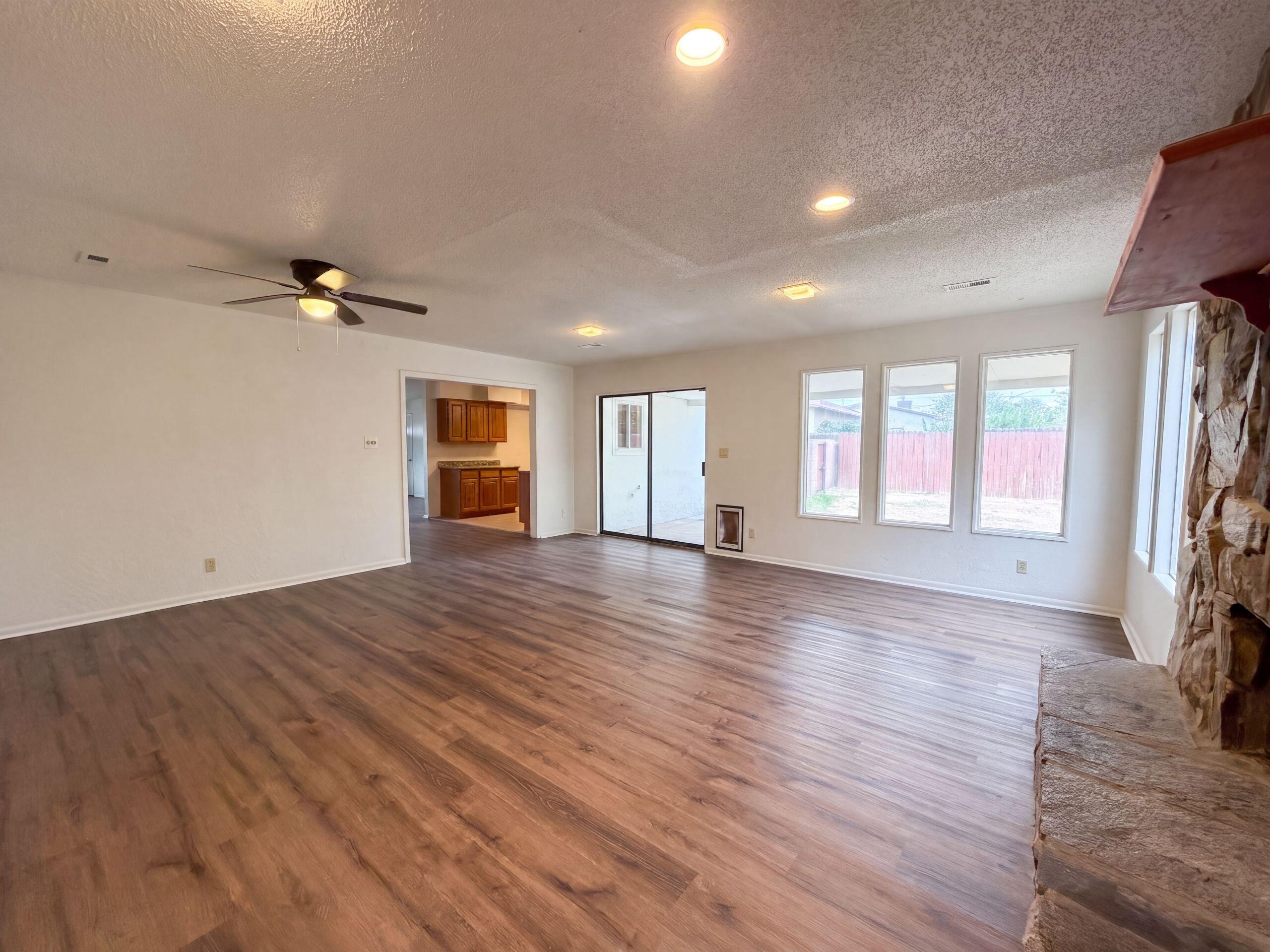 Photo 6 — 604 Maxine Street NE