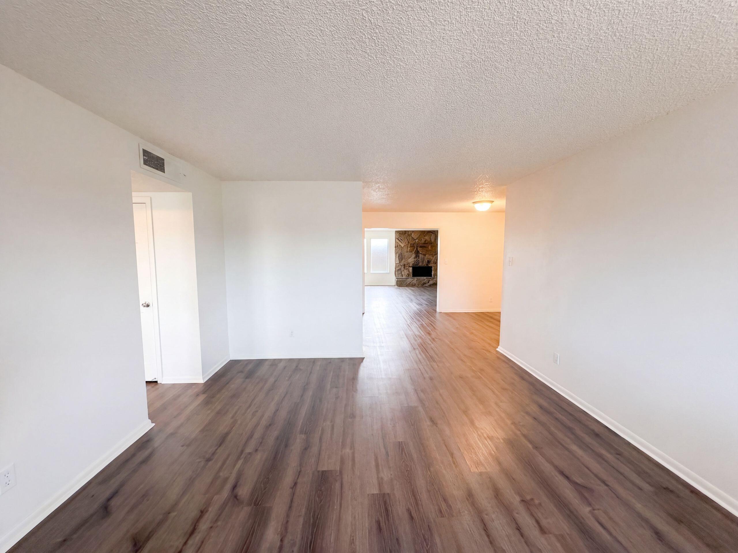 Photo 7 — 604 Maxine Street NE