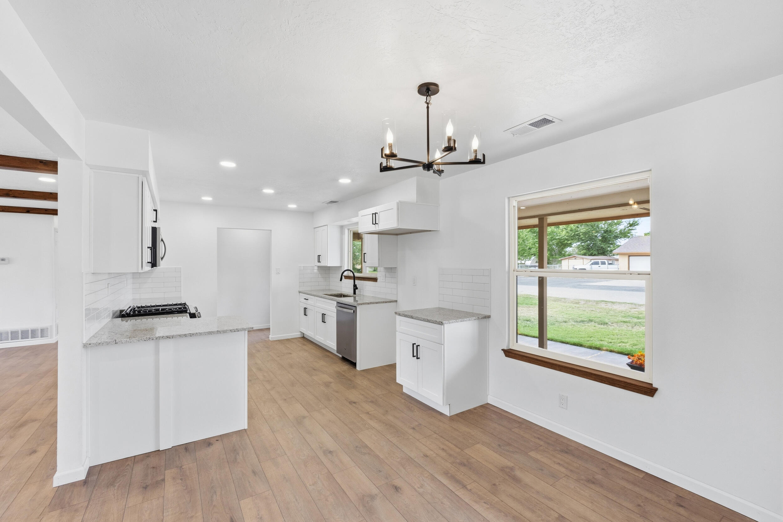 1670 Murray Loop, Bosque Farms, NM 87068