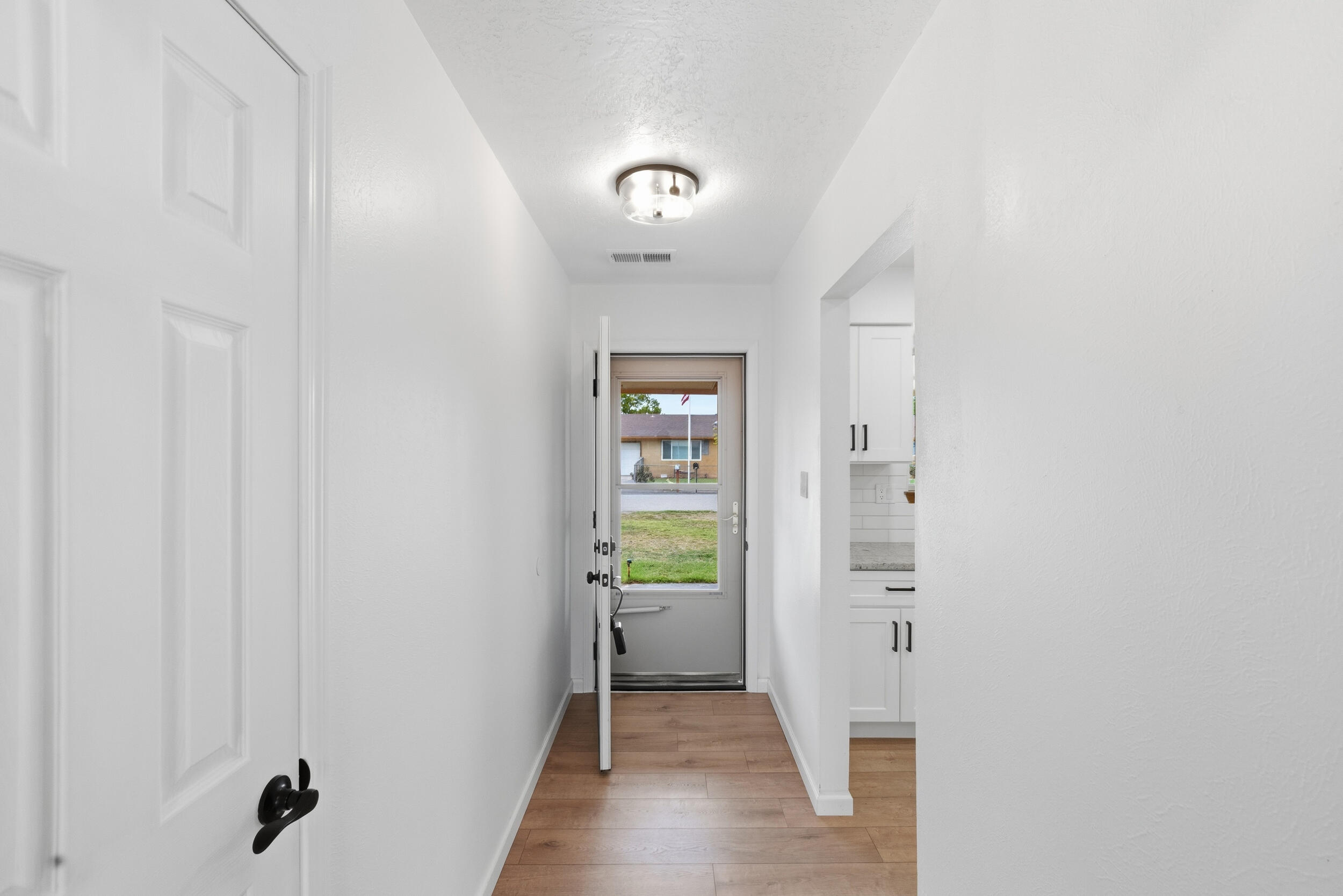 Photo 8 — 1670 Murray Loop