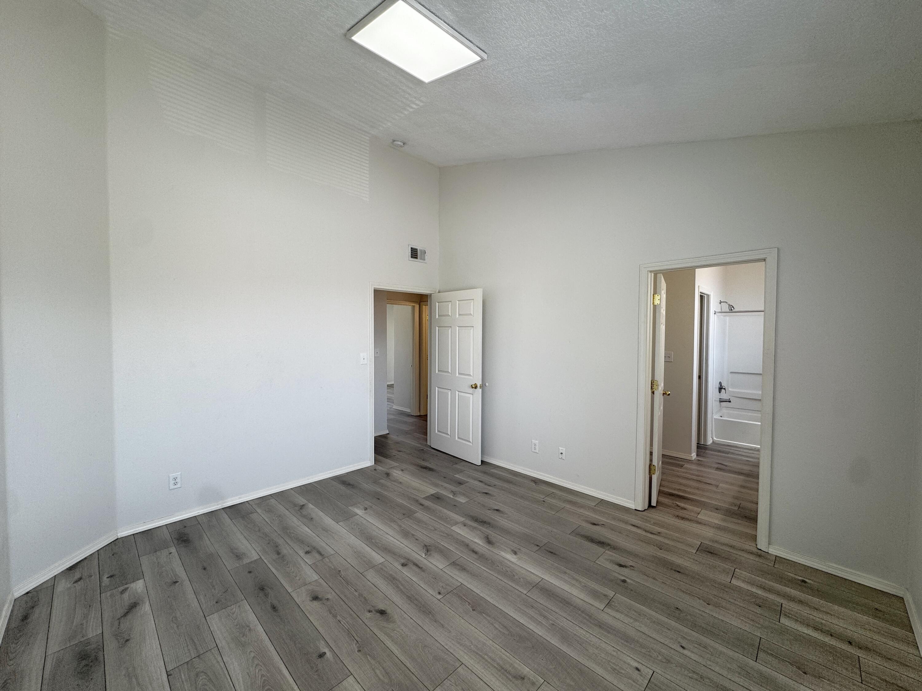 Photo 3 — 1105 Meadowlark Way SE D