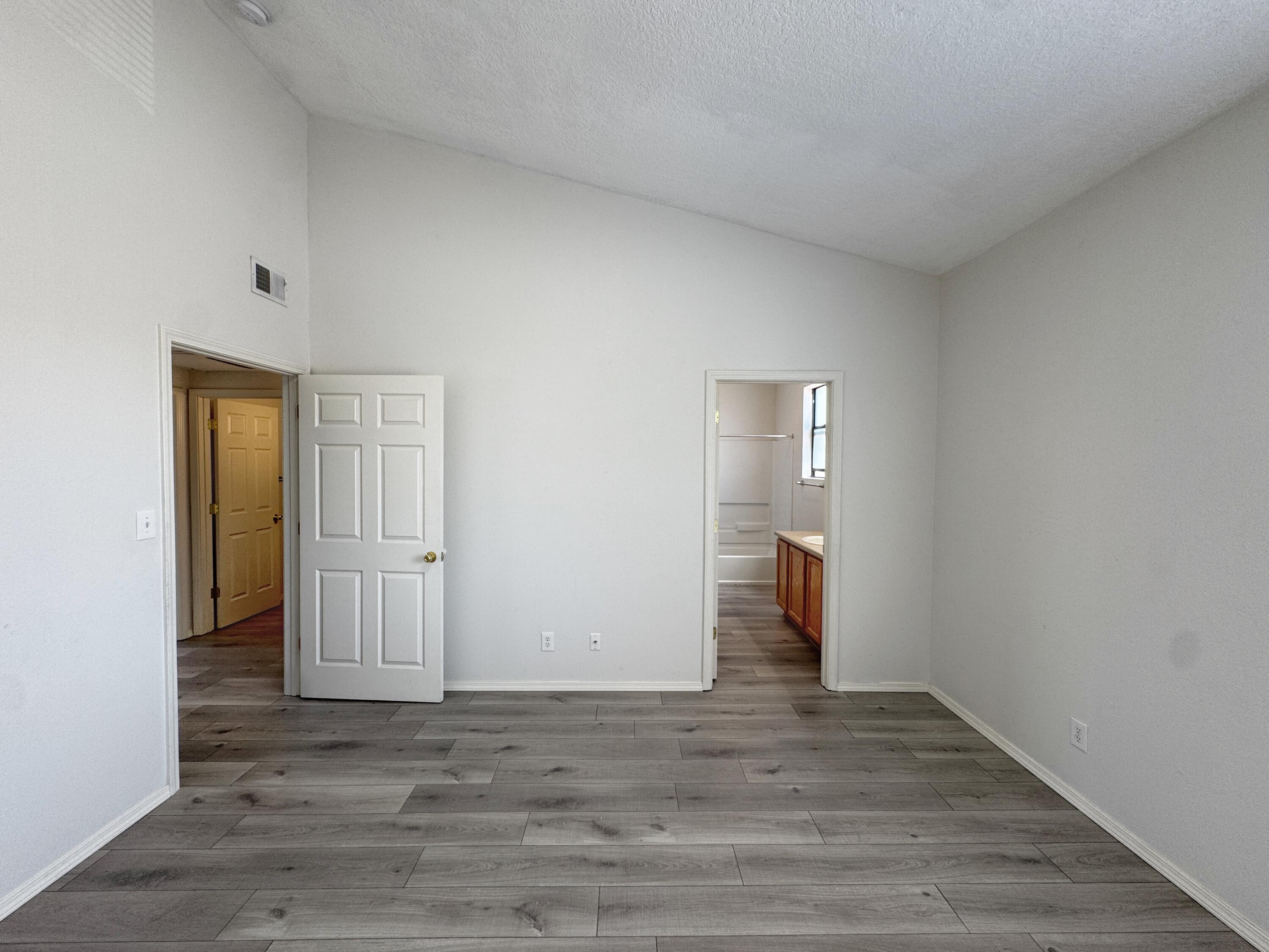 Photo 4 — 1105 Meadowlark Way SE D