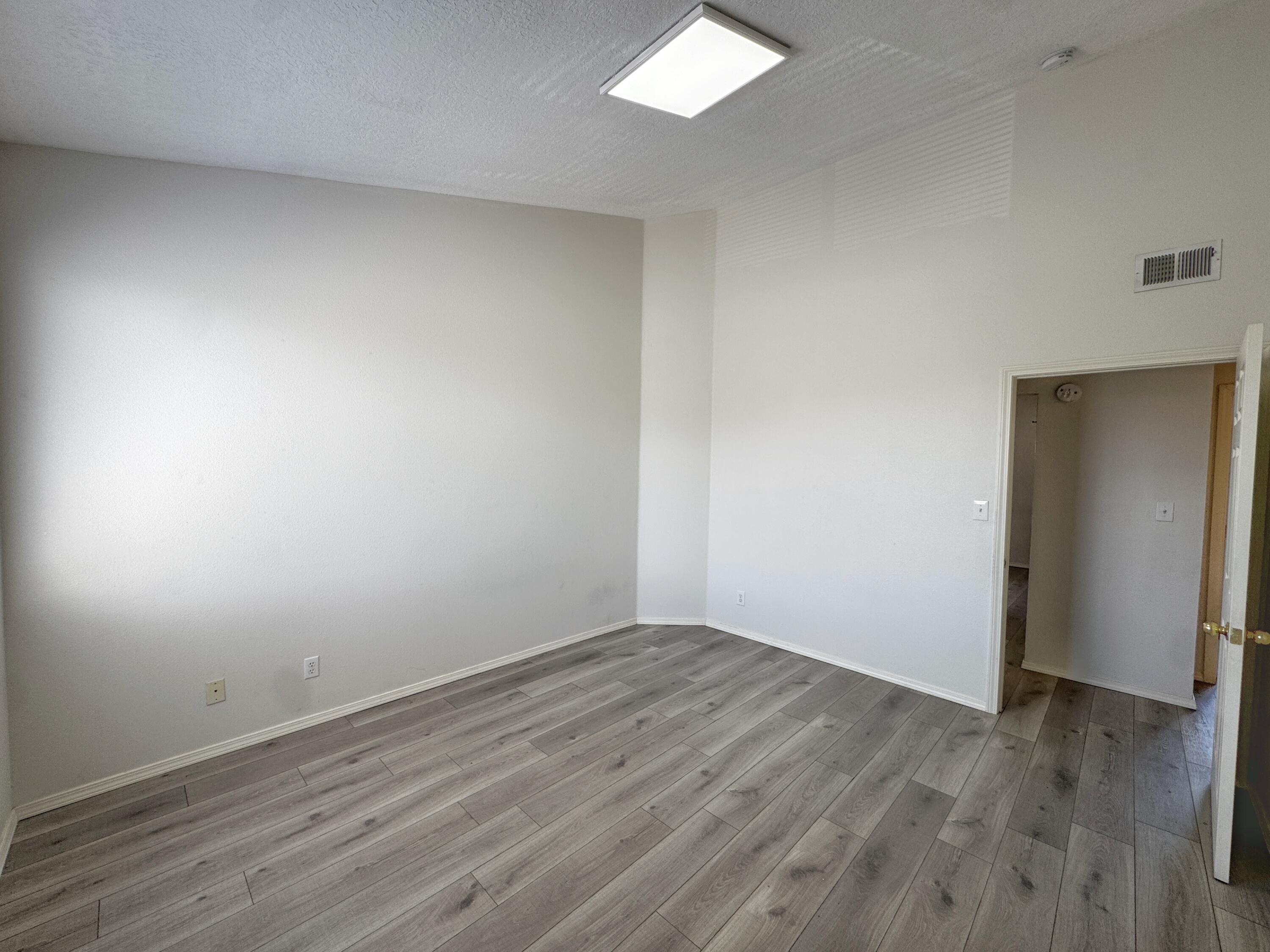 Photo 5 — 1105 Meadowlark Way SE D