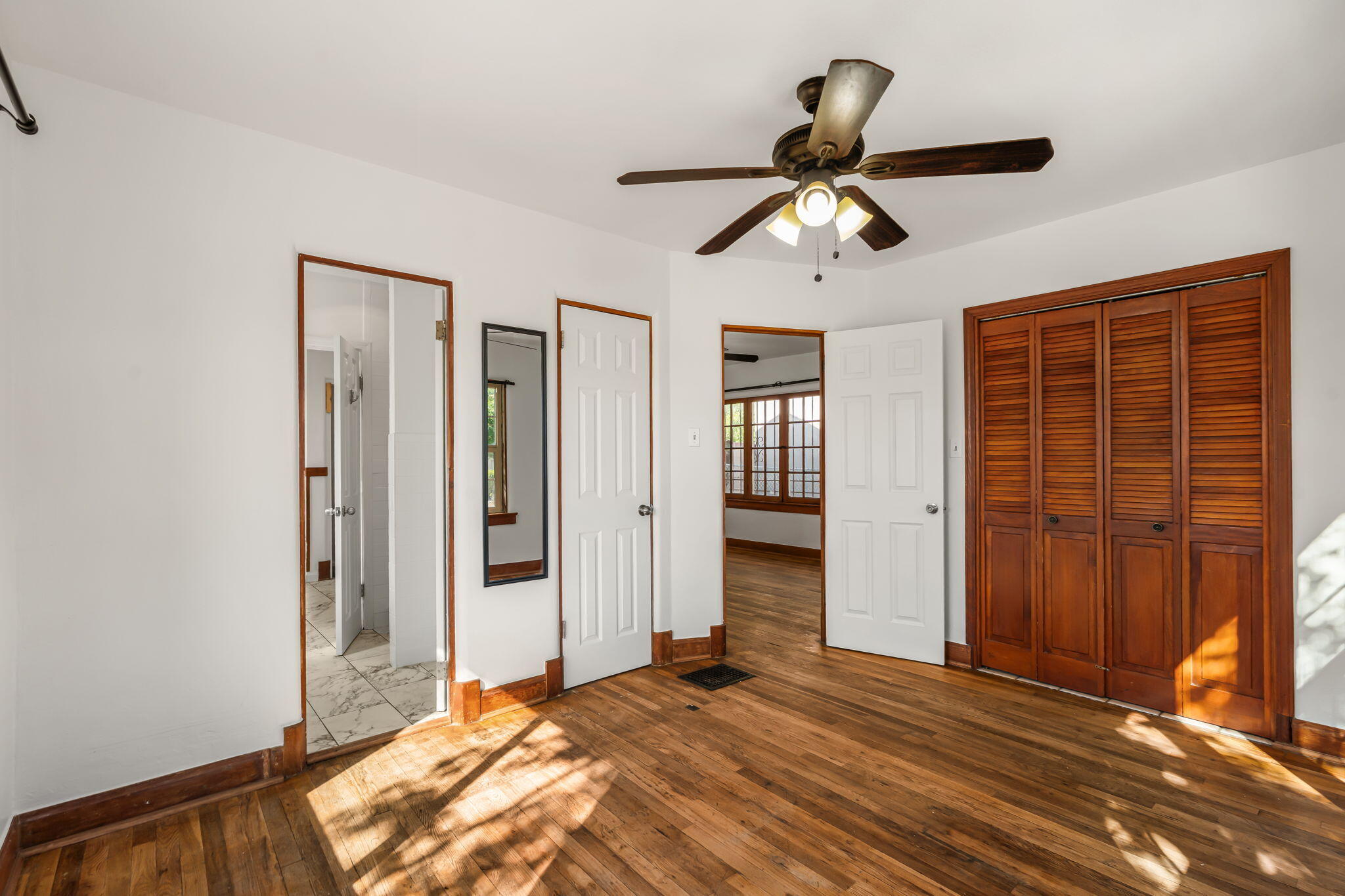 Photo 17 — 615 Lead Avenue SE