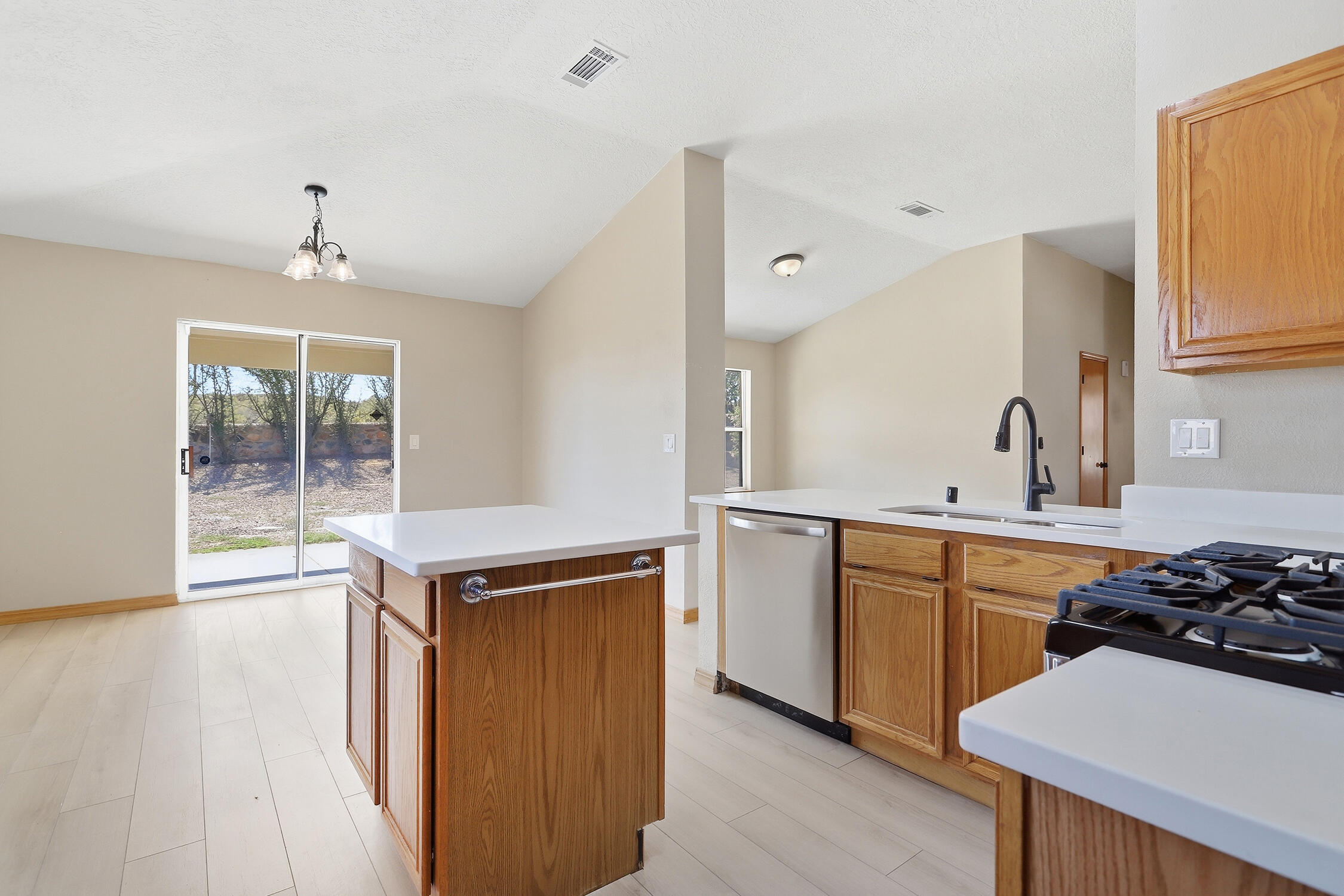 Photo 6 — 12 Juniper Avenue