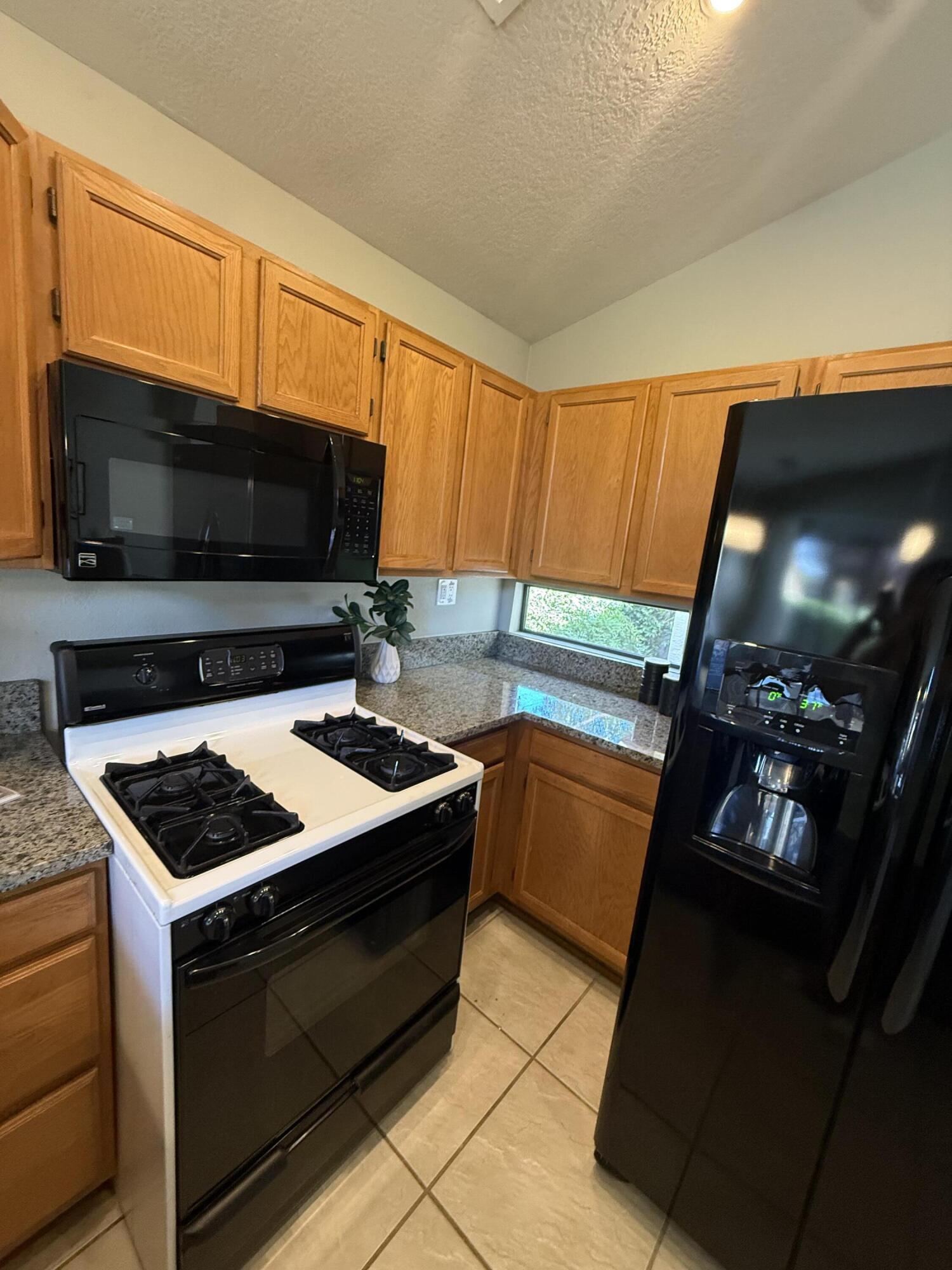 Photo 17 — 7816 Oakland Avenue NE