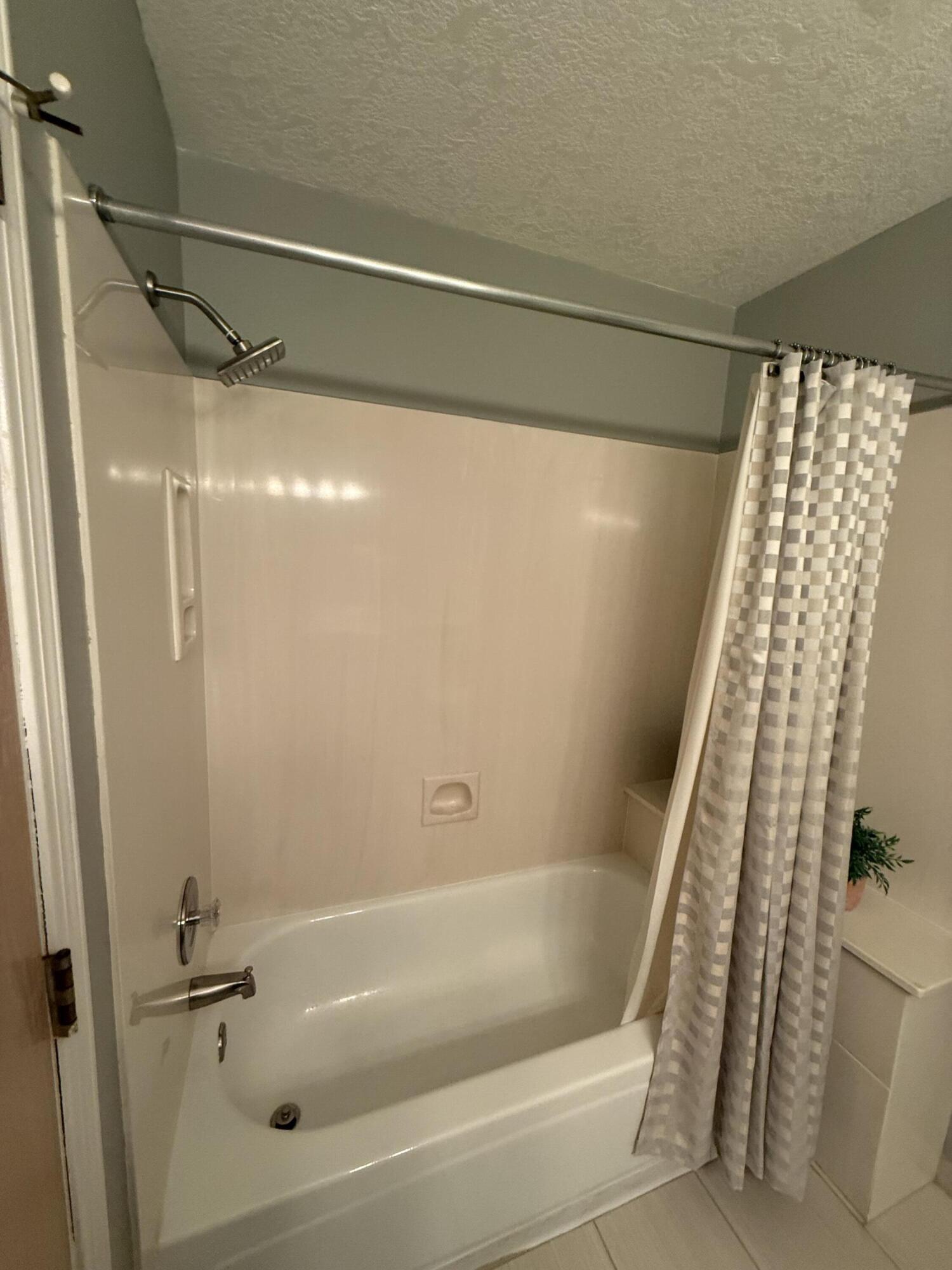 Photo 13 — 7816 Oakland Avenue NE
