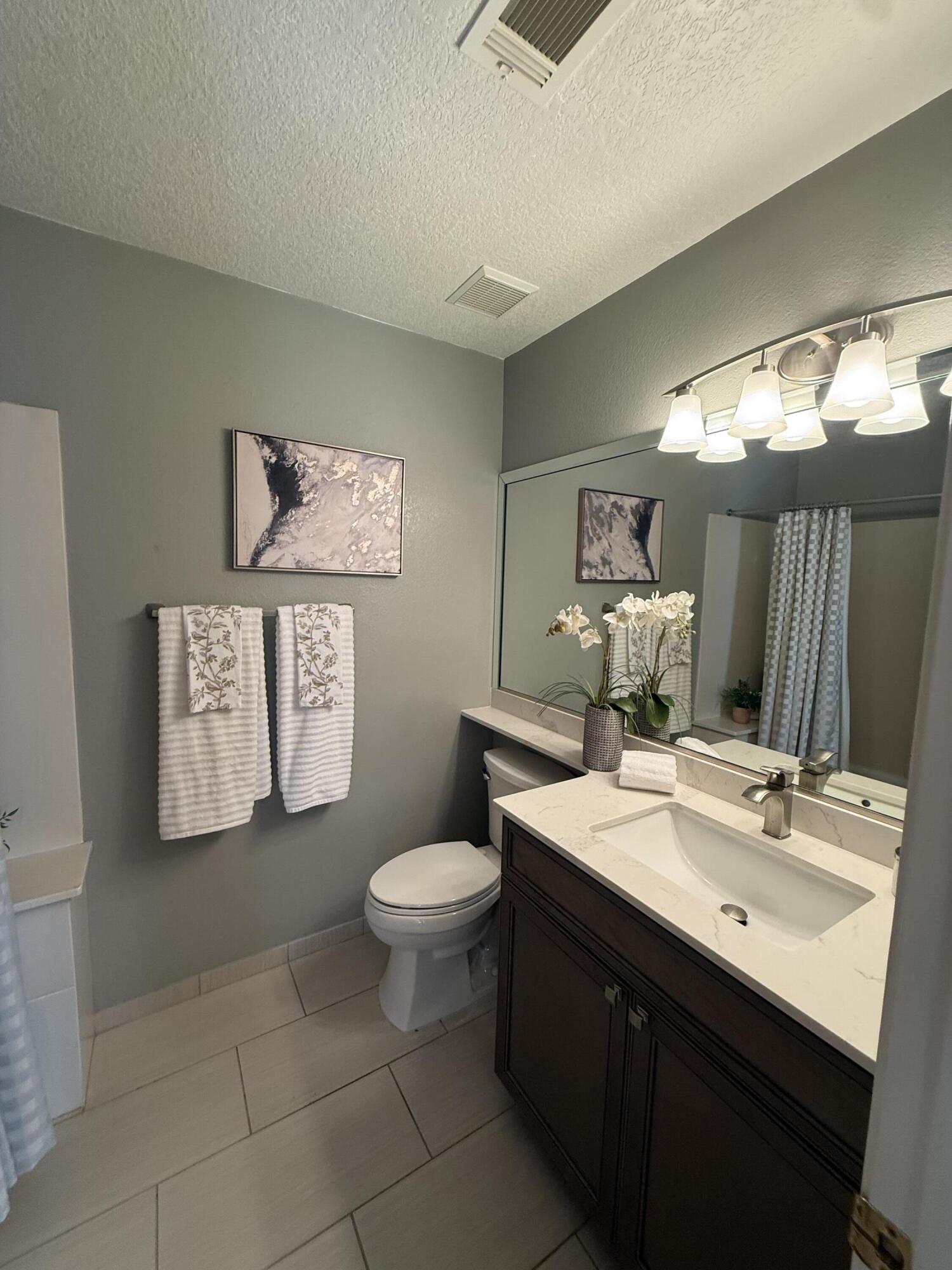 Photo 12 — 7816 Oakland Avenue NE