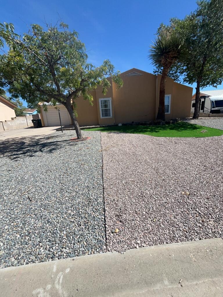 556 Stallion Road SE, Rio Rancho, NM 87124