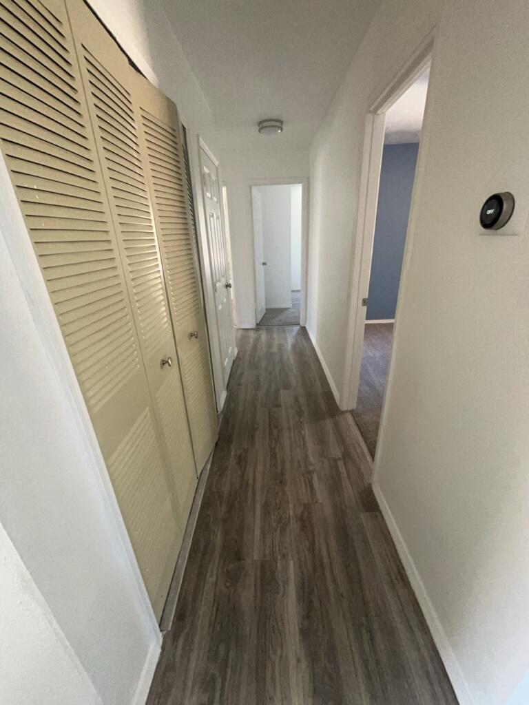 Photo 6 — 556 Stallion Road SE