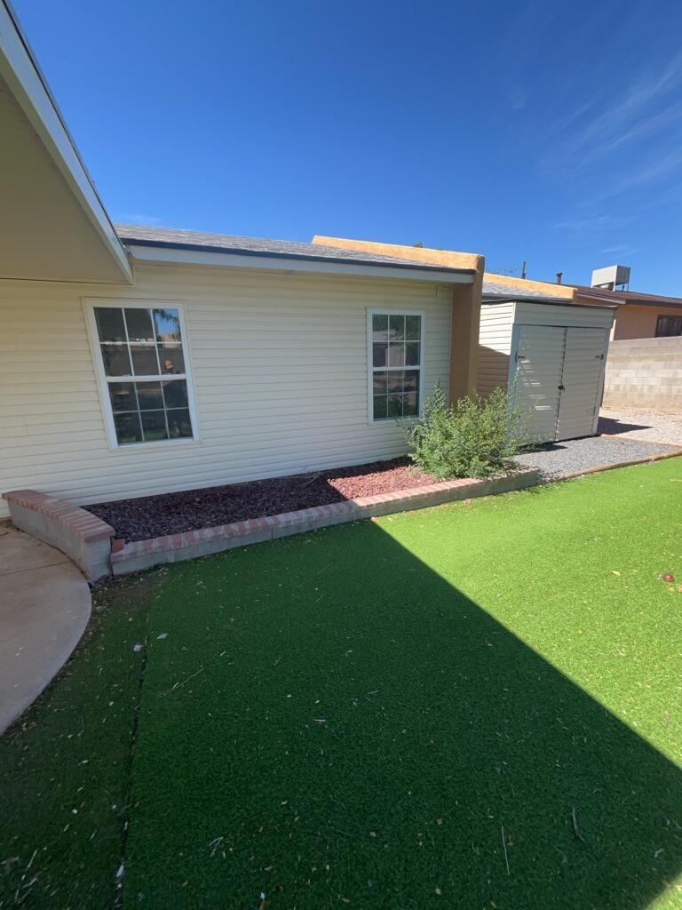 Photo 4 — 556 Stallion Road SE