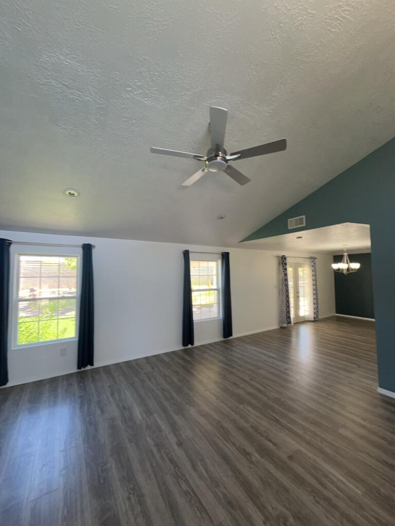 Photo 9 — 556 Stallion Road SE