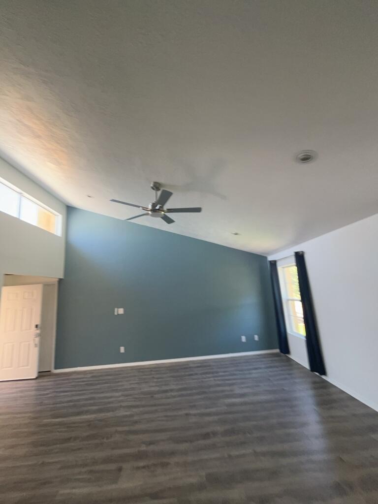 Photo 8 — 556 Stallion Road SE
