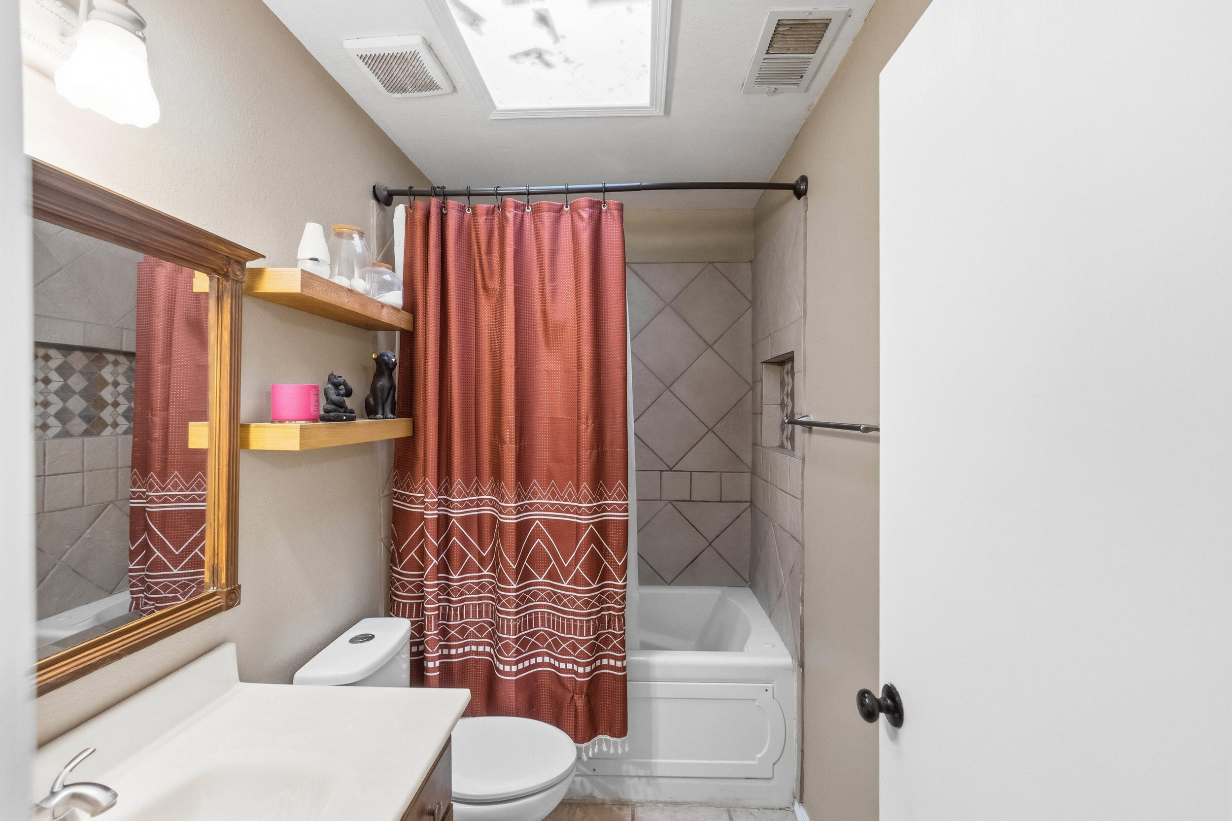 Photo 19 — 337 Tigris Road NE