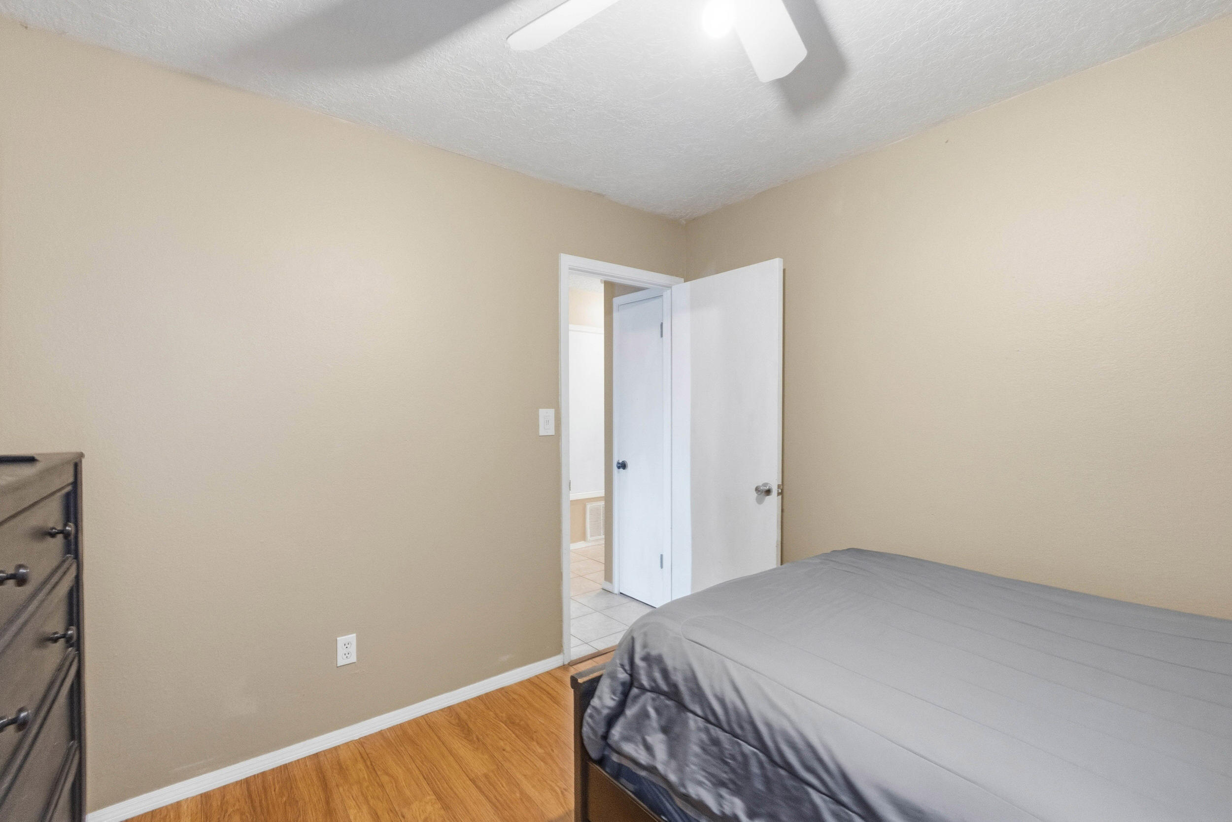Photo 14 — 337 Tigris Road NE