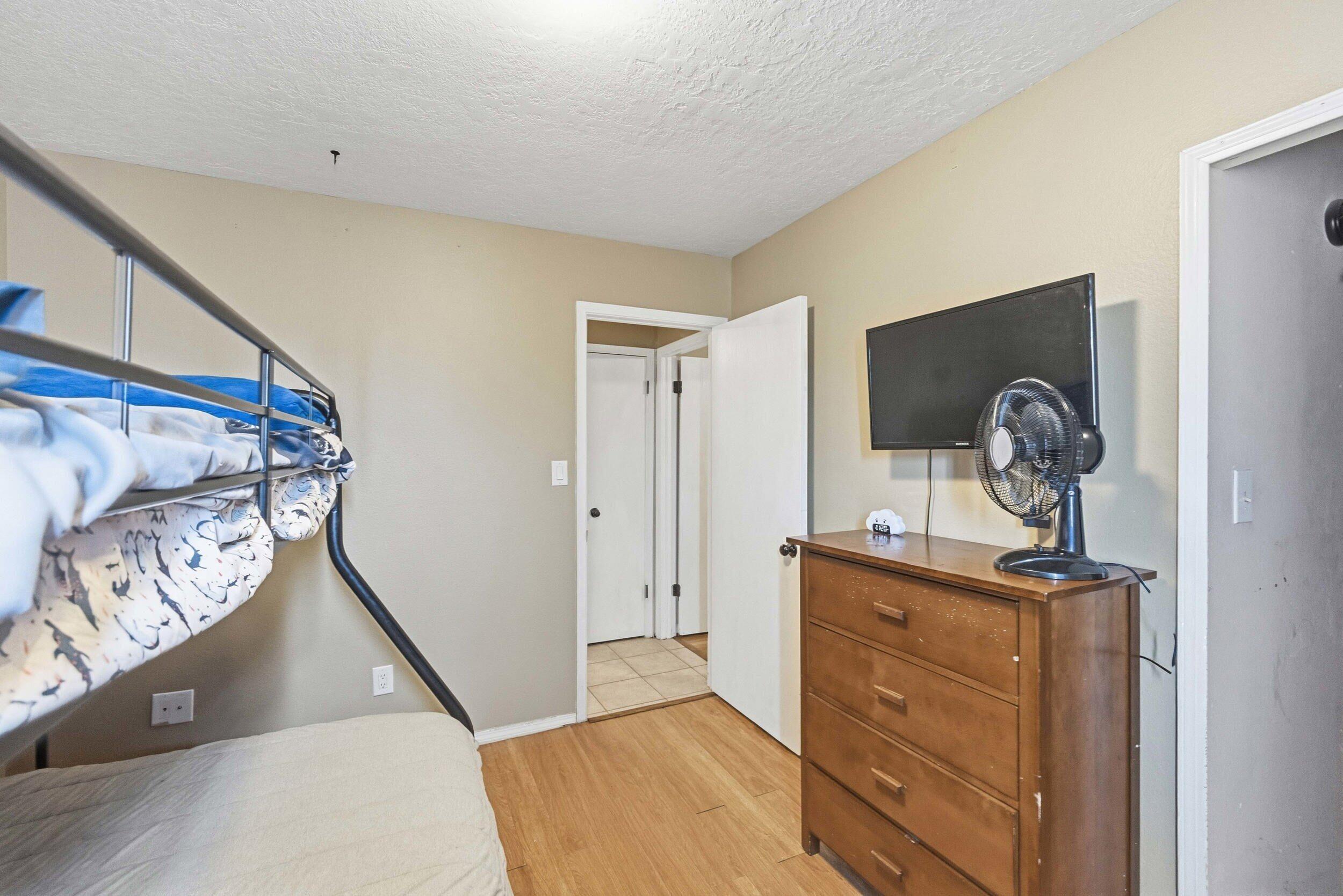Photo 11 — 337 Tigris Road NE