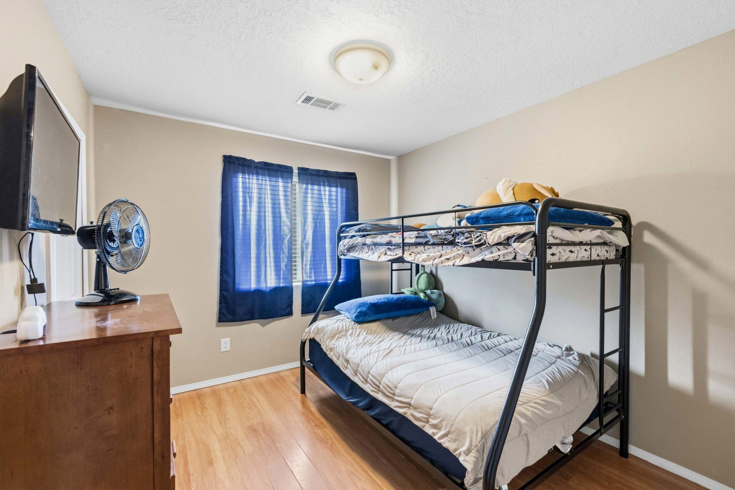 Photo 10 — 337 Tigris Road NE
