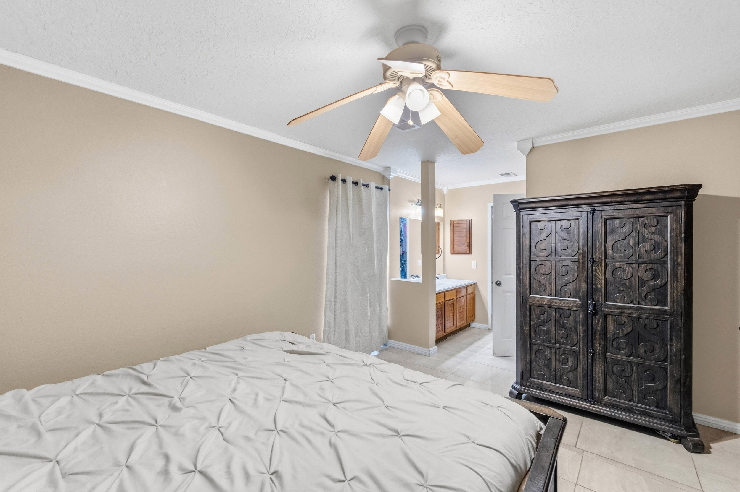 Photo 9 — 337 Tigris Road NE