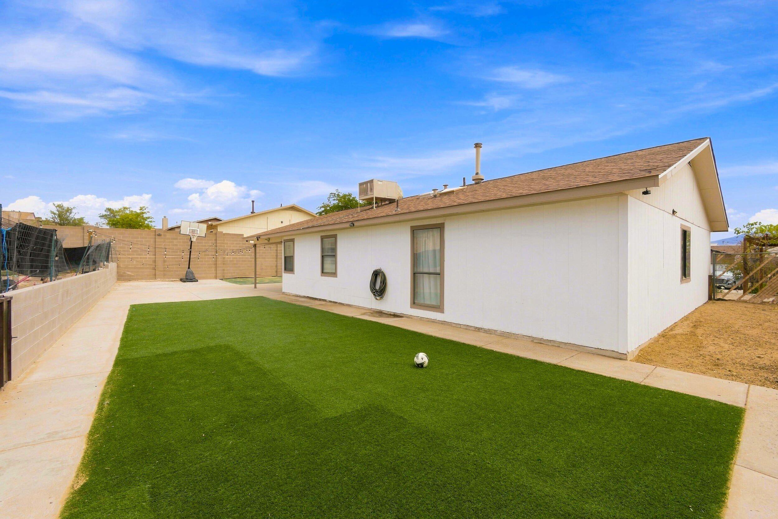 Photo 6 — 337 Tigris Road NE