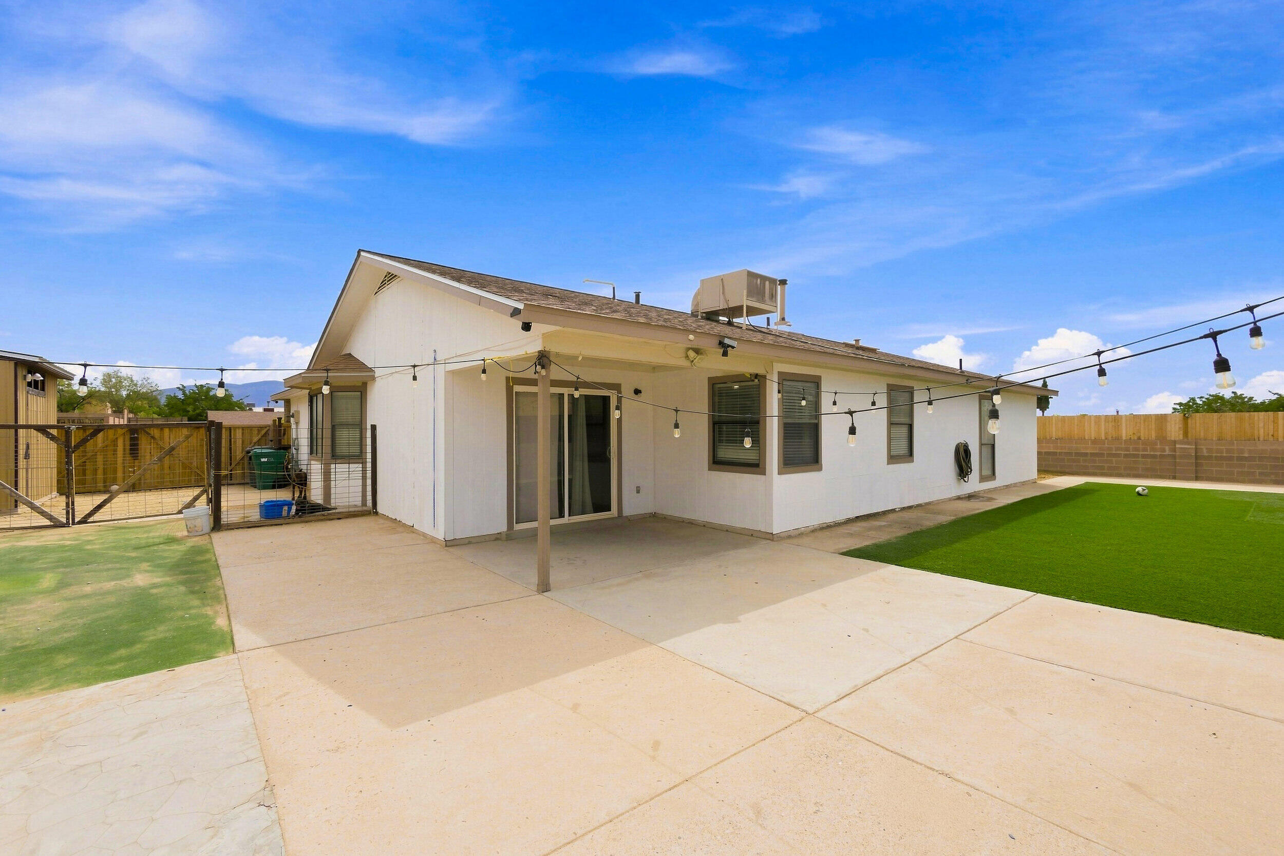 Photo 5 — 337 Tigris Road NE
