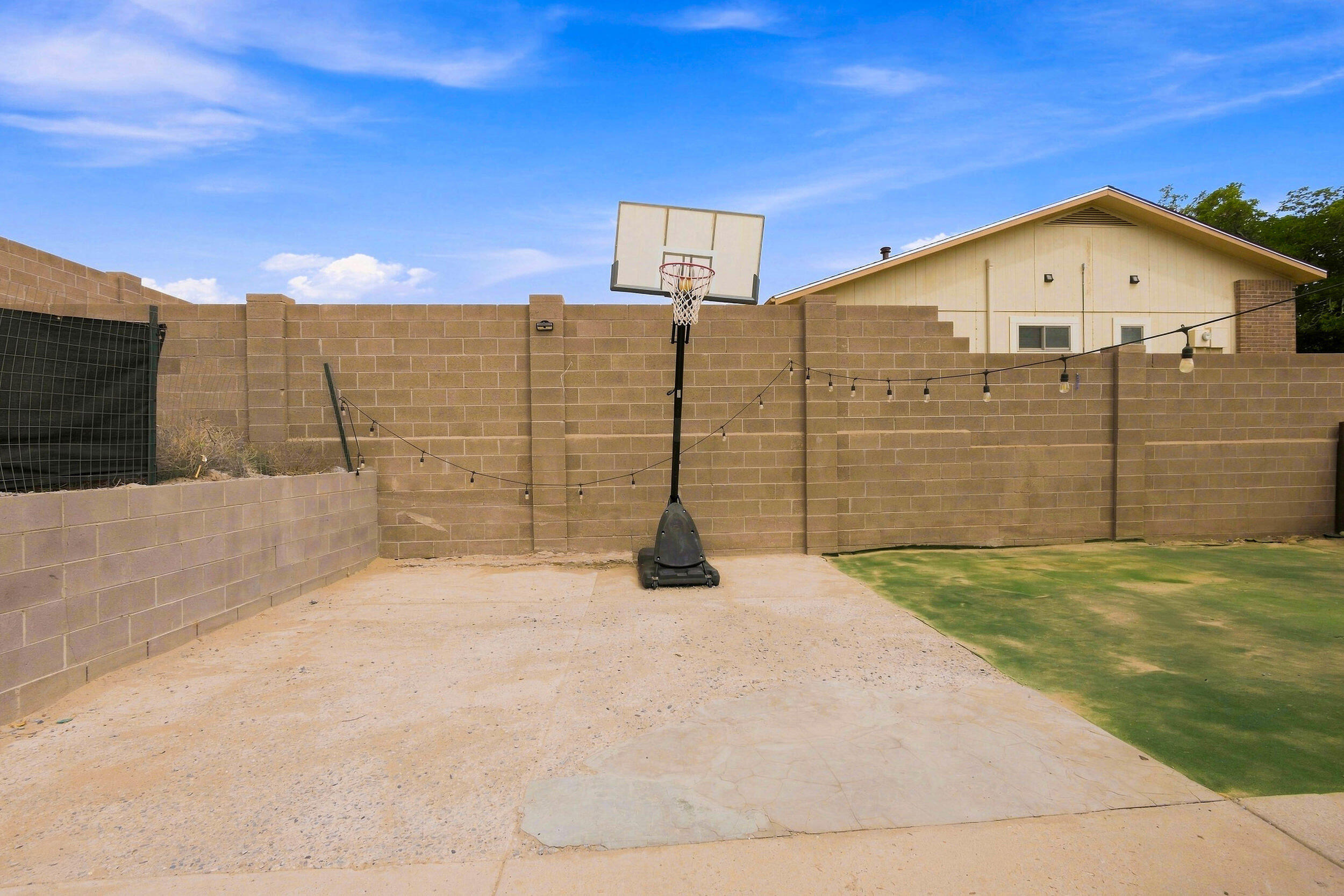 Photo 4 — 337 Tigris Road NE