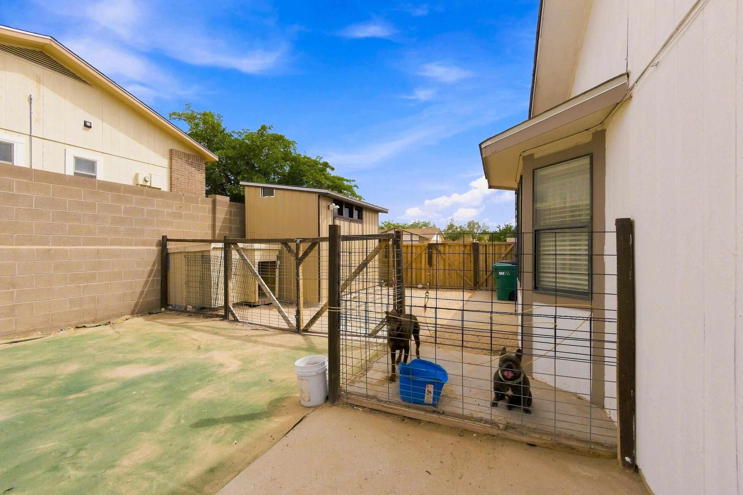 Photo 2 — 337 Tigris Road NE
