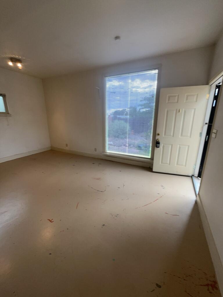 Photo 3 — 1313 Girard Boulevard SE