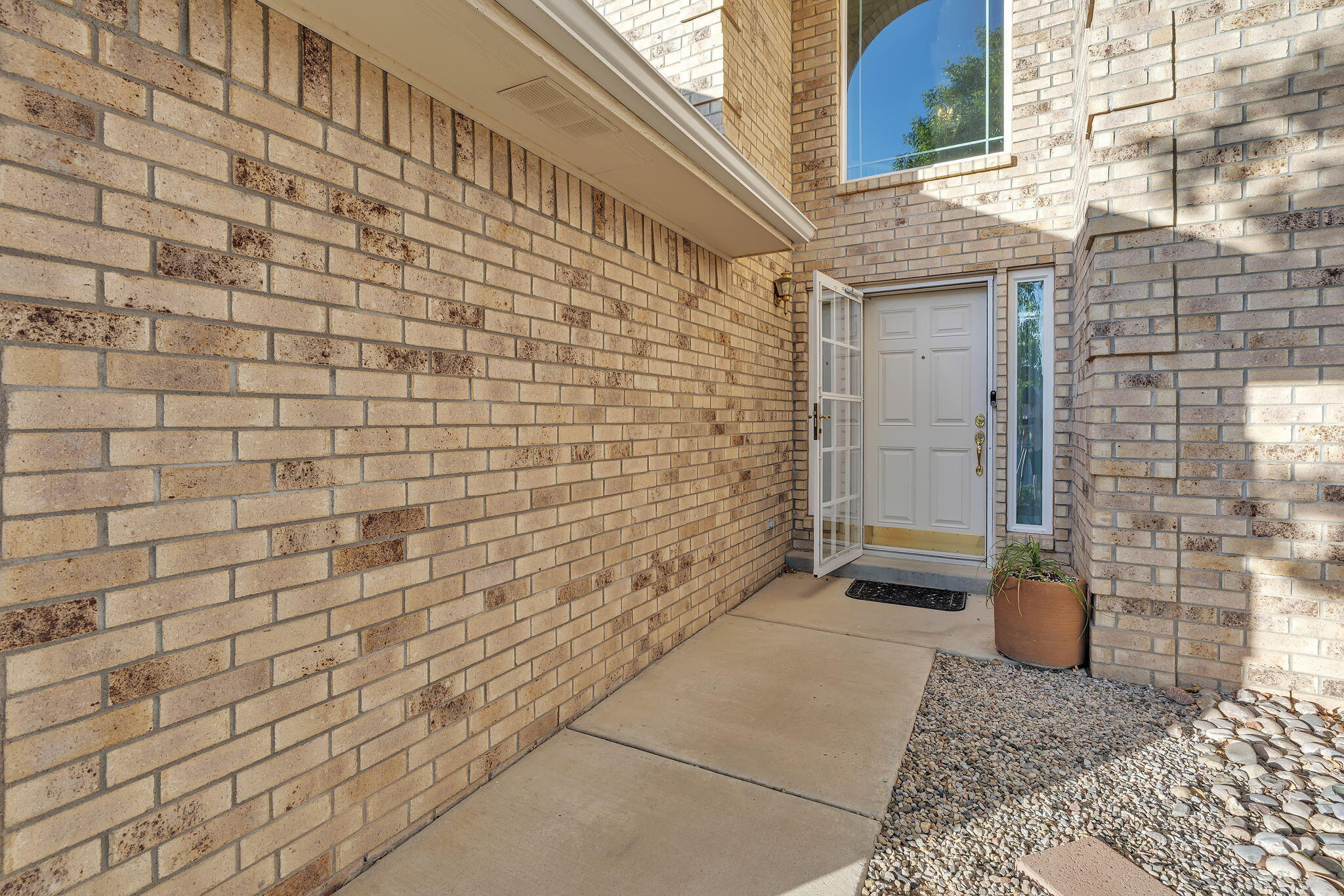 Photo 2 — 1004 Chiricahua Court SE