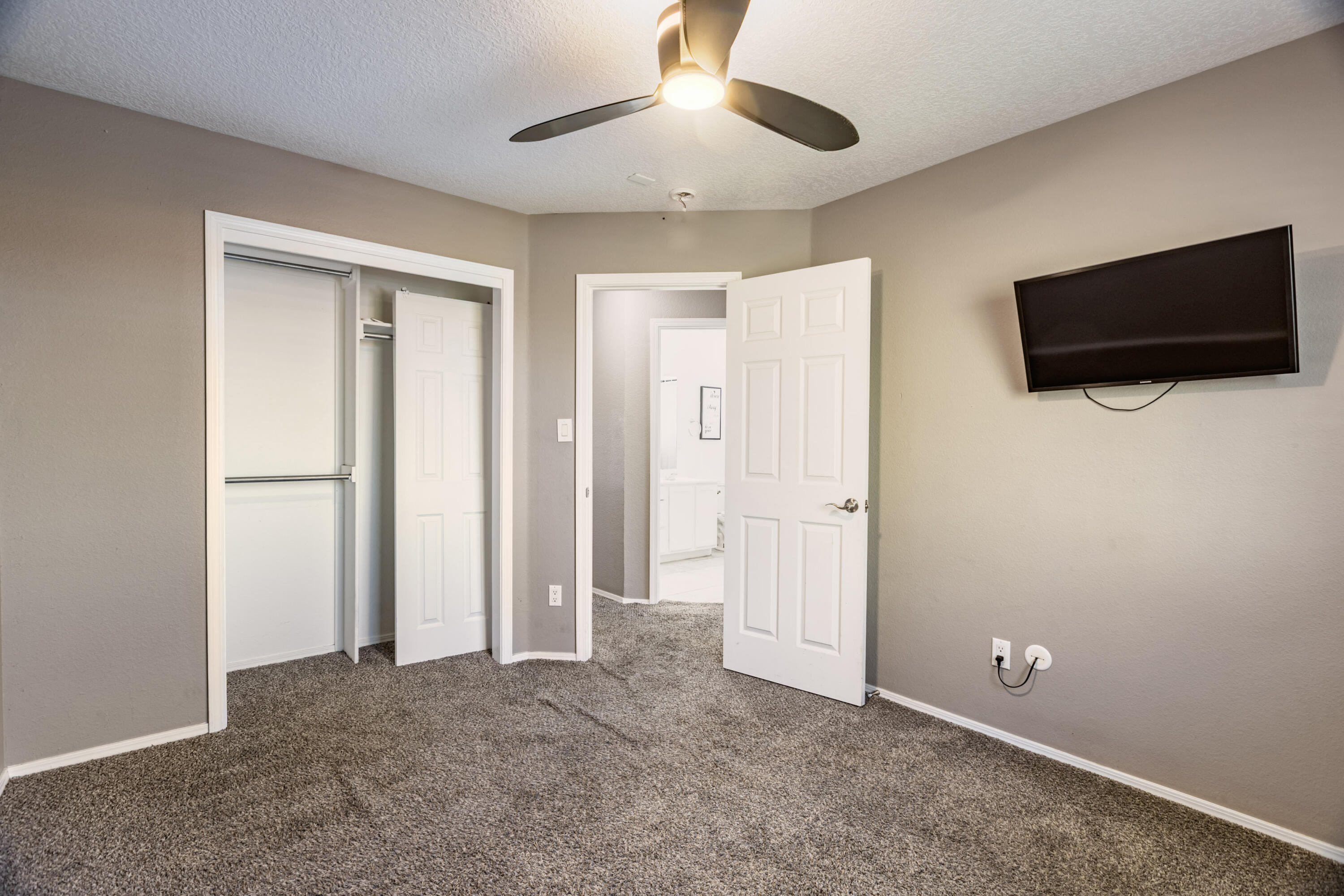 Photo 12 — 6604 Paese Place NW