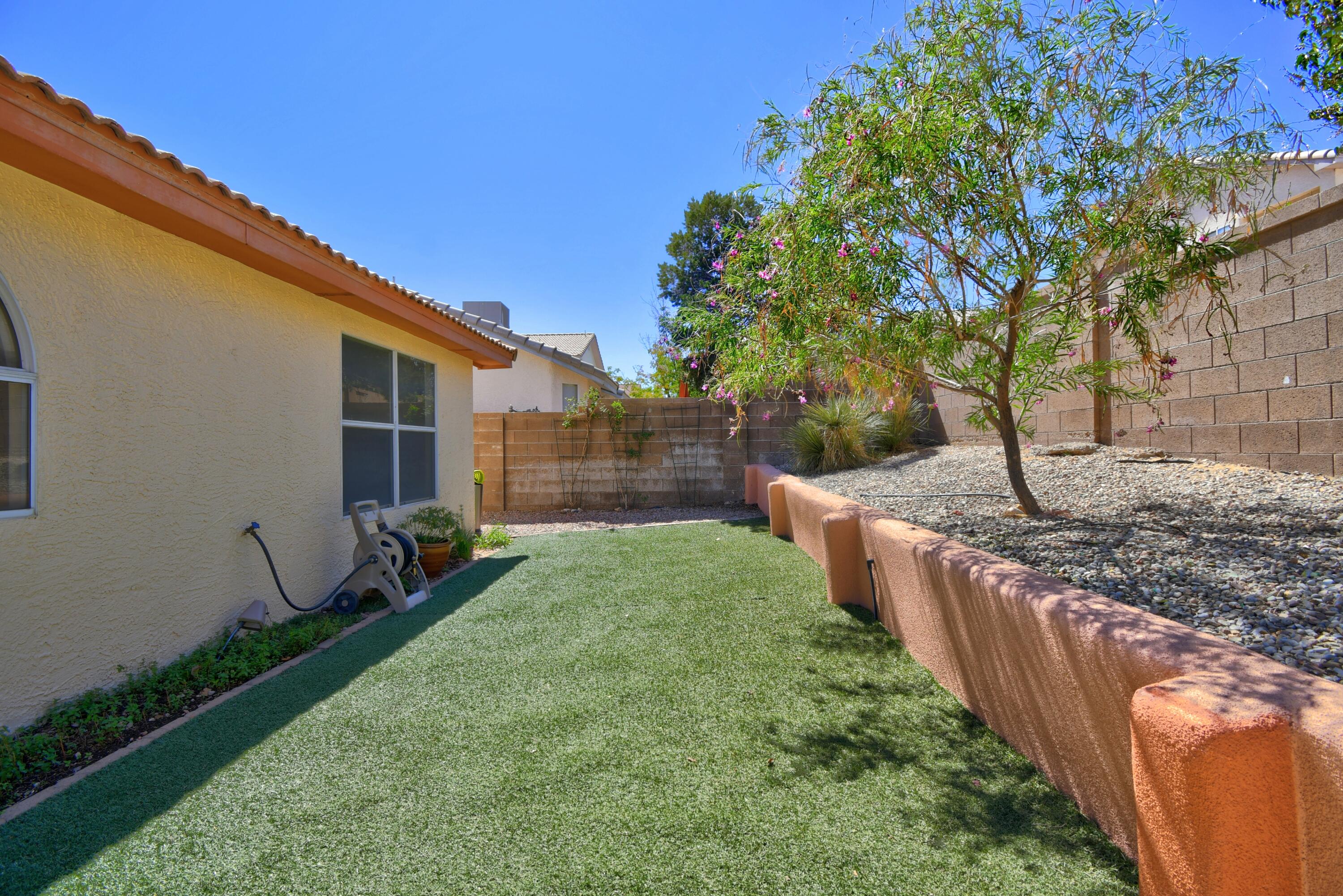Photo 18 — 8123 Corte Del Viento NW