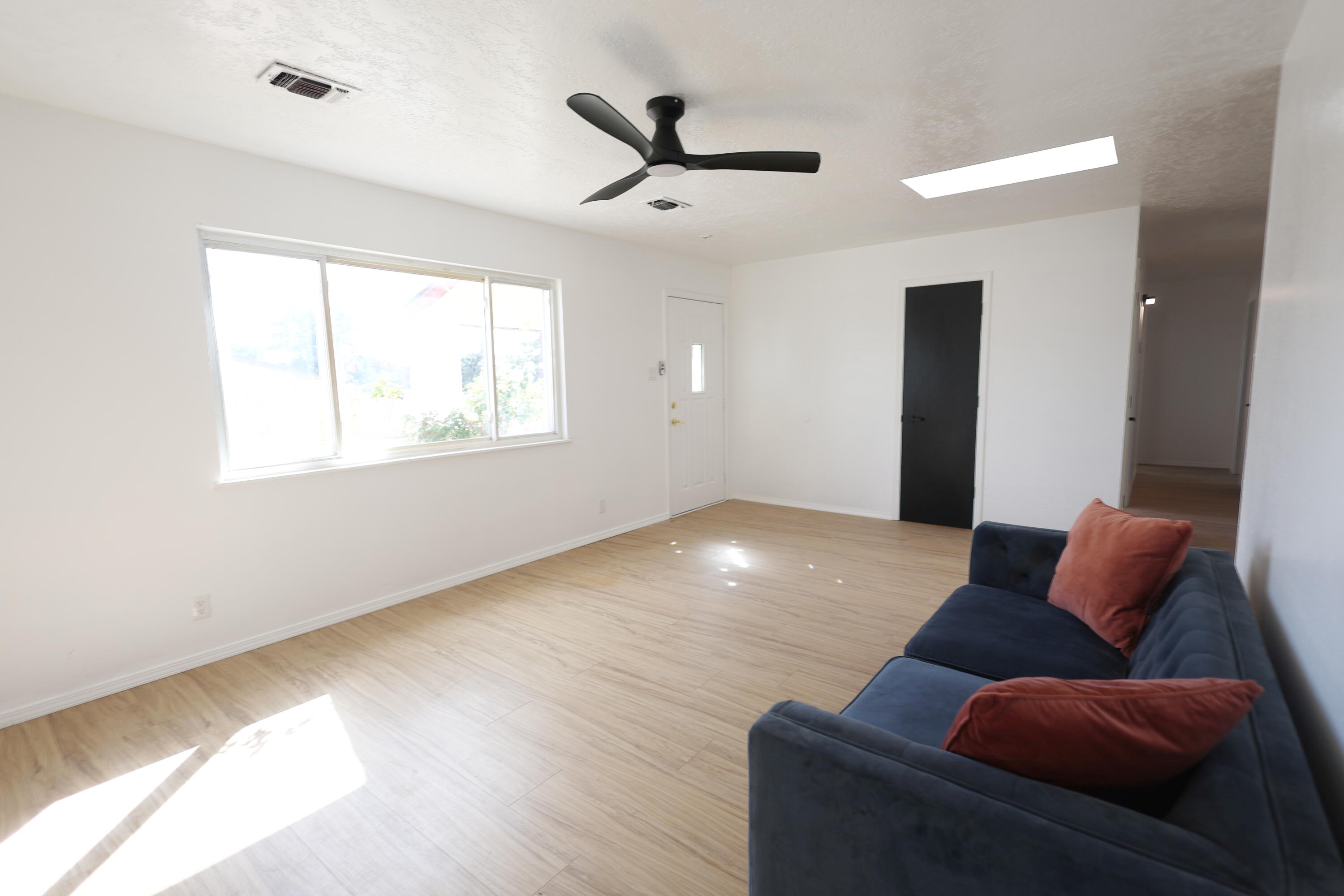 Photo 15 — 700 Tomasita Street NE