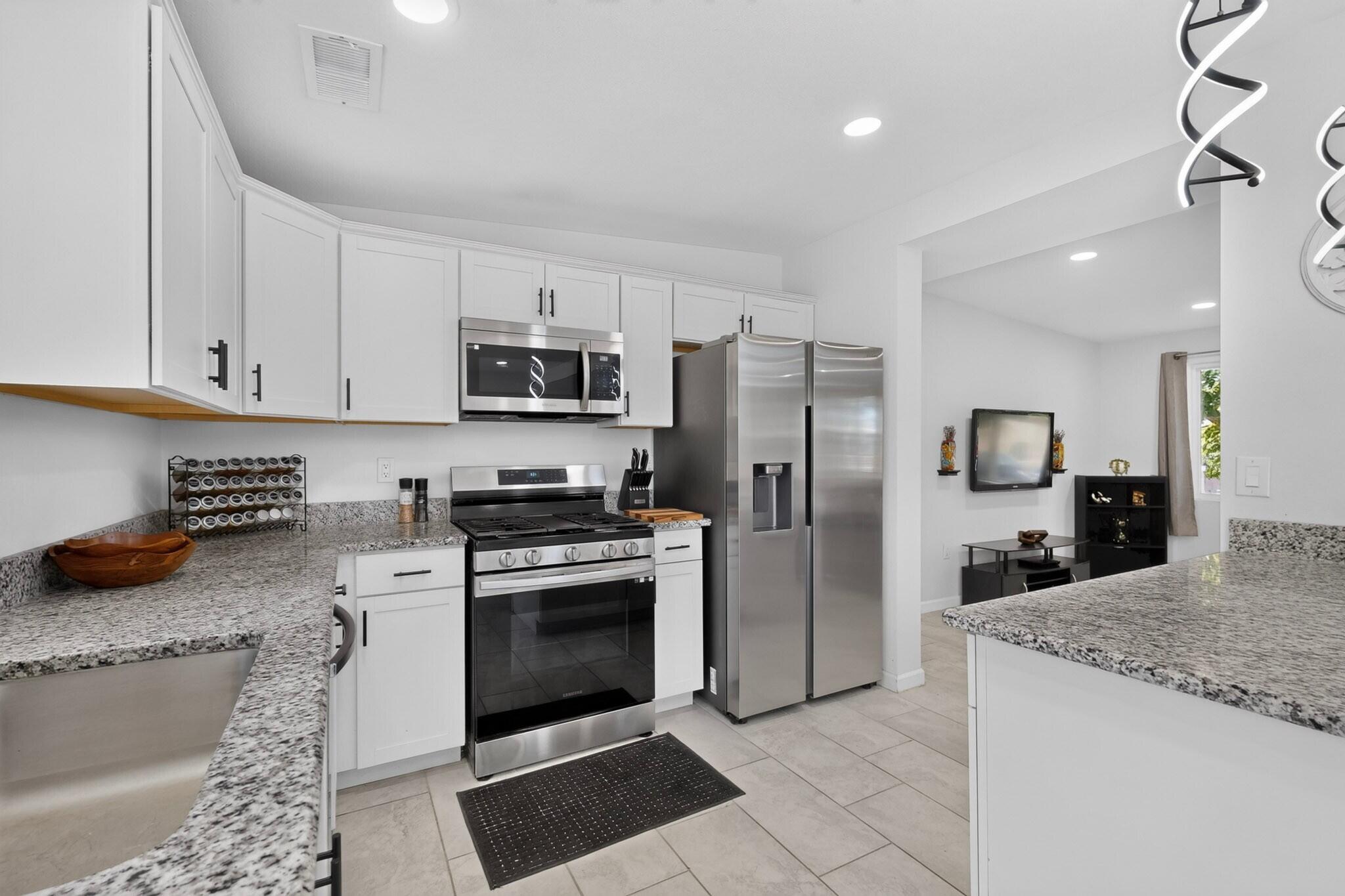 Photo 14 — 1124 Dorothy Street NE