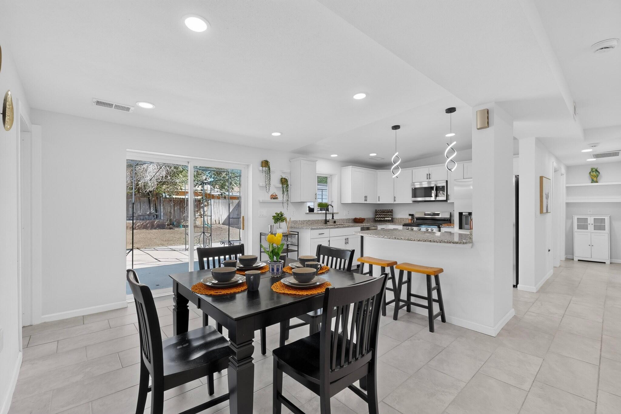 Photo 2 — 1124 Dorothy Street NE