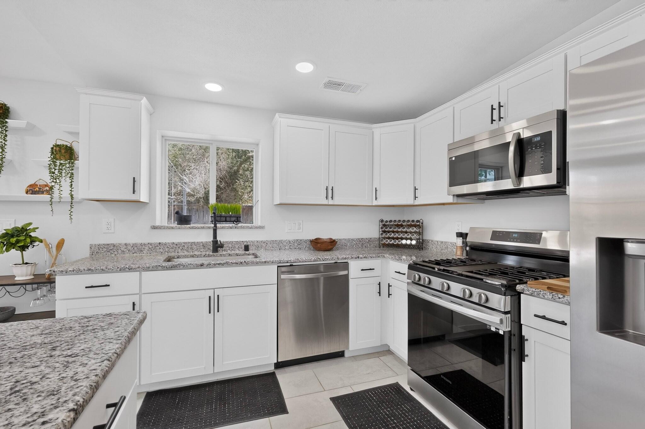 Photo 3 — 1124 Dorothy Street NE