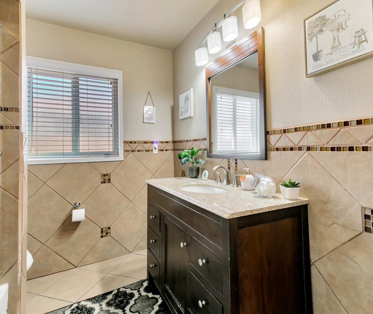 Photo 19 — 1413 Valencia Drive NE