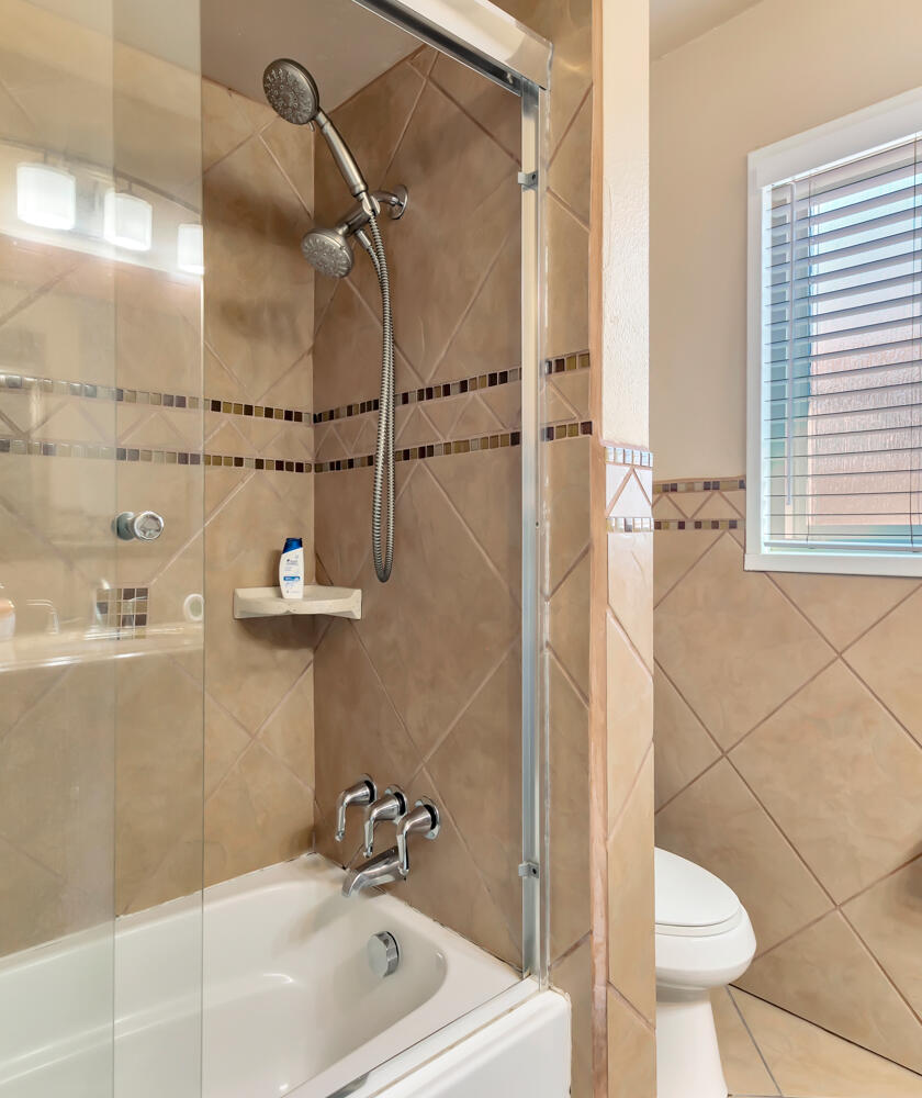 Photo 17 — 1413 Valencia Drive NE