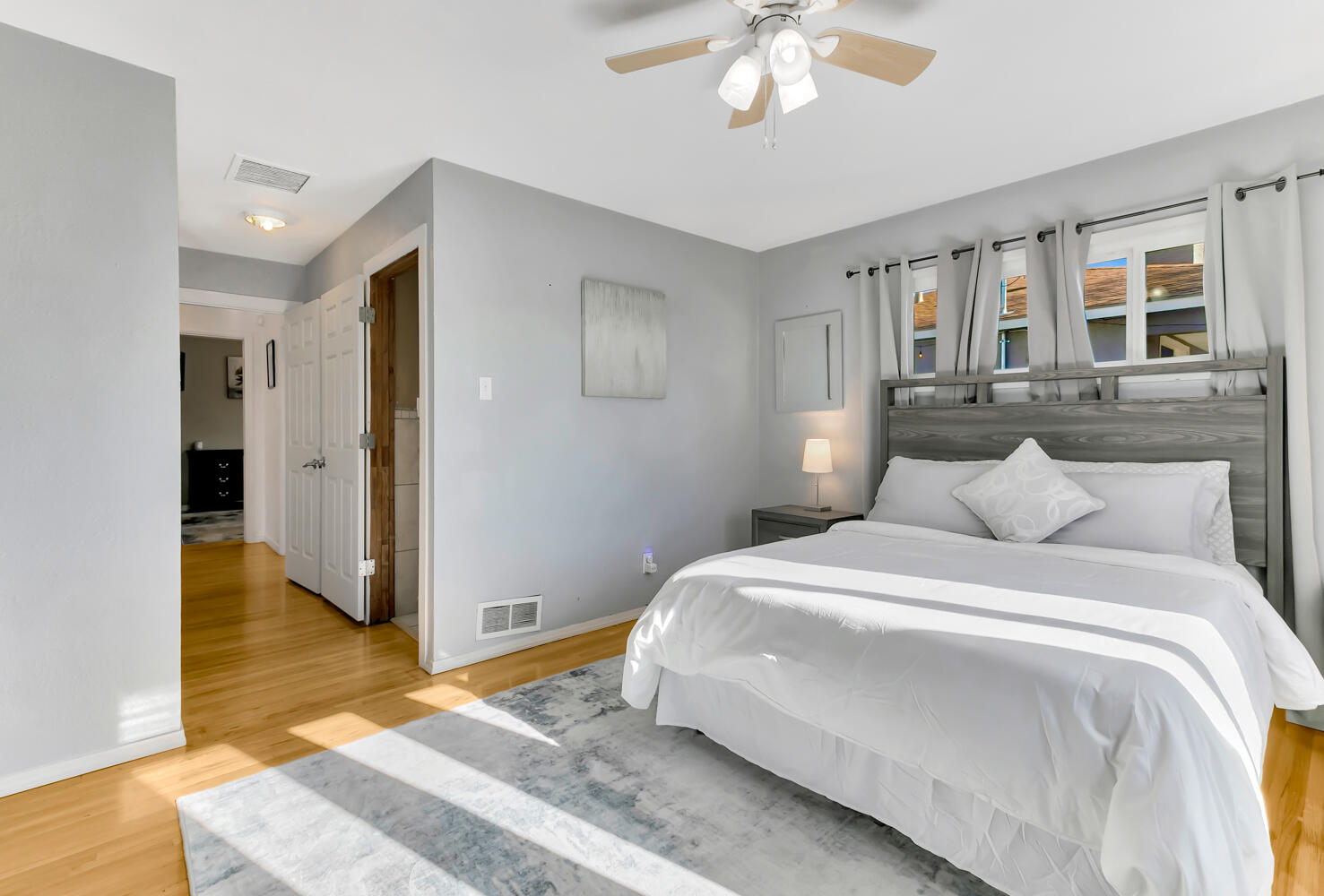 Photo 15 — 1413 Valencia Drive NE